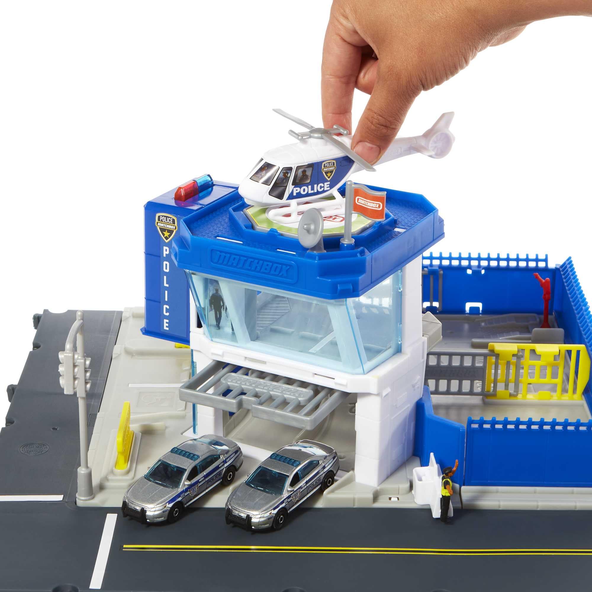 Matchbox Action Drivers Coffret Poste De Police avec Sons Et Lumières, 1 Hélicoptère Et 1 Voiture De Police Ford, Jouet Enfant, Dès 3 Ans, HHW22