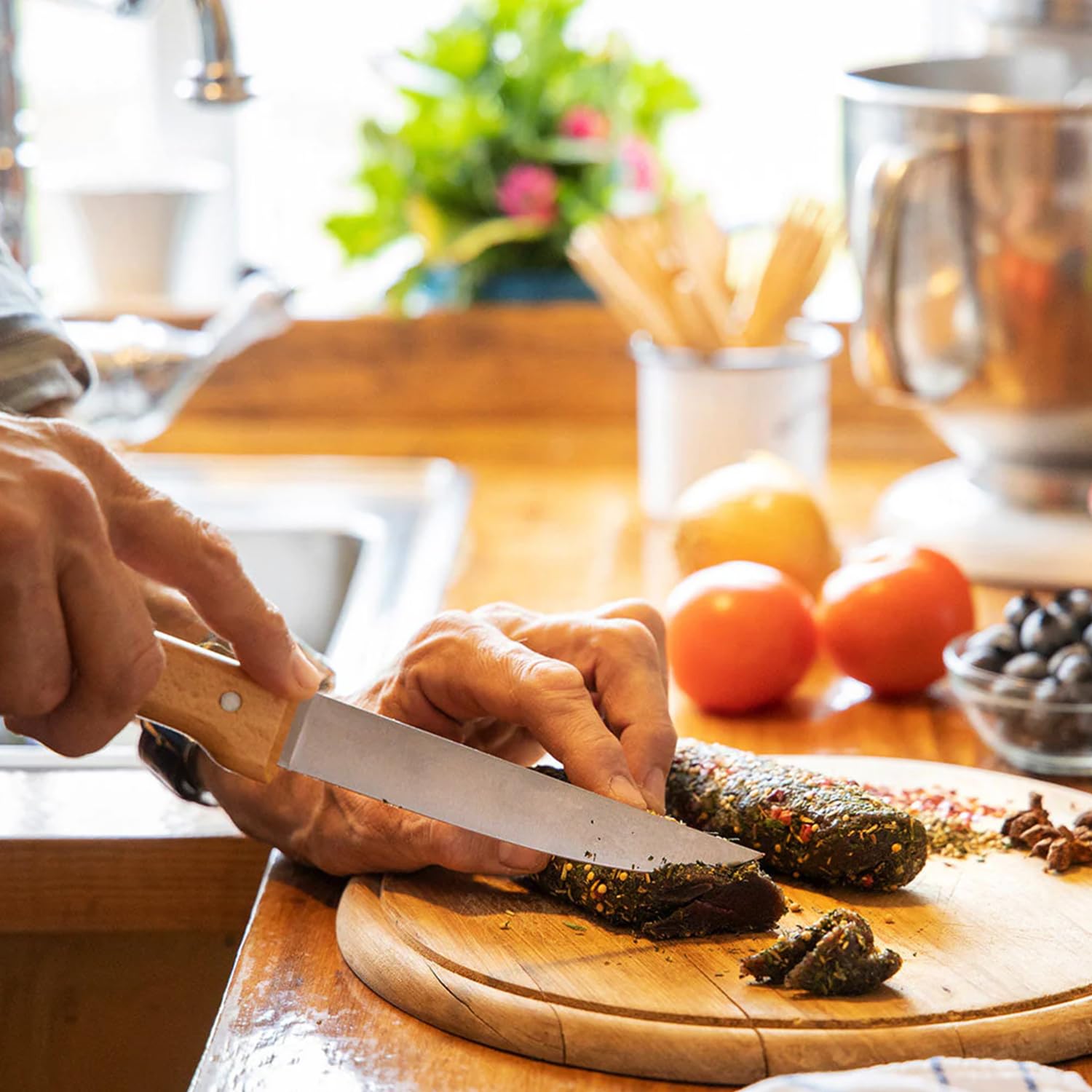 Opinel Parallele - Set di 5 coltelli da cucina con ceppo, lame in acciaio inox ad alto tenore di carbonio, manici in legno di faggio (blocco da 5 pezzi, coltello da pane)