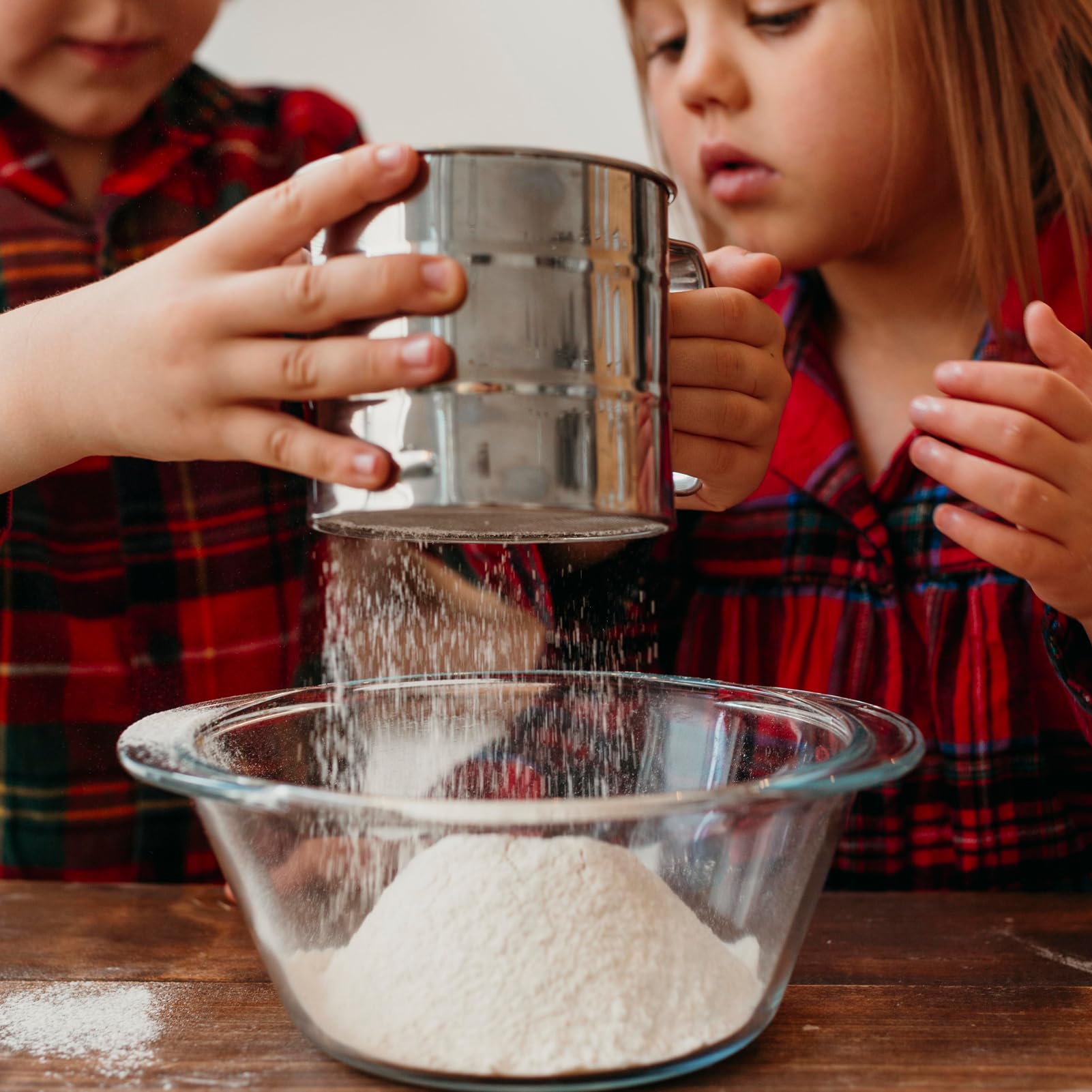 Gykutix Setaccio Per Farina E Zucchero A Velo, Colino In Acciaio Inox Con Manico, Macinacaffè A Maglia Fine, Doppio Filtro Per Dolci E Pane, Uso Facile E Leggero