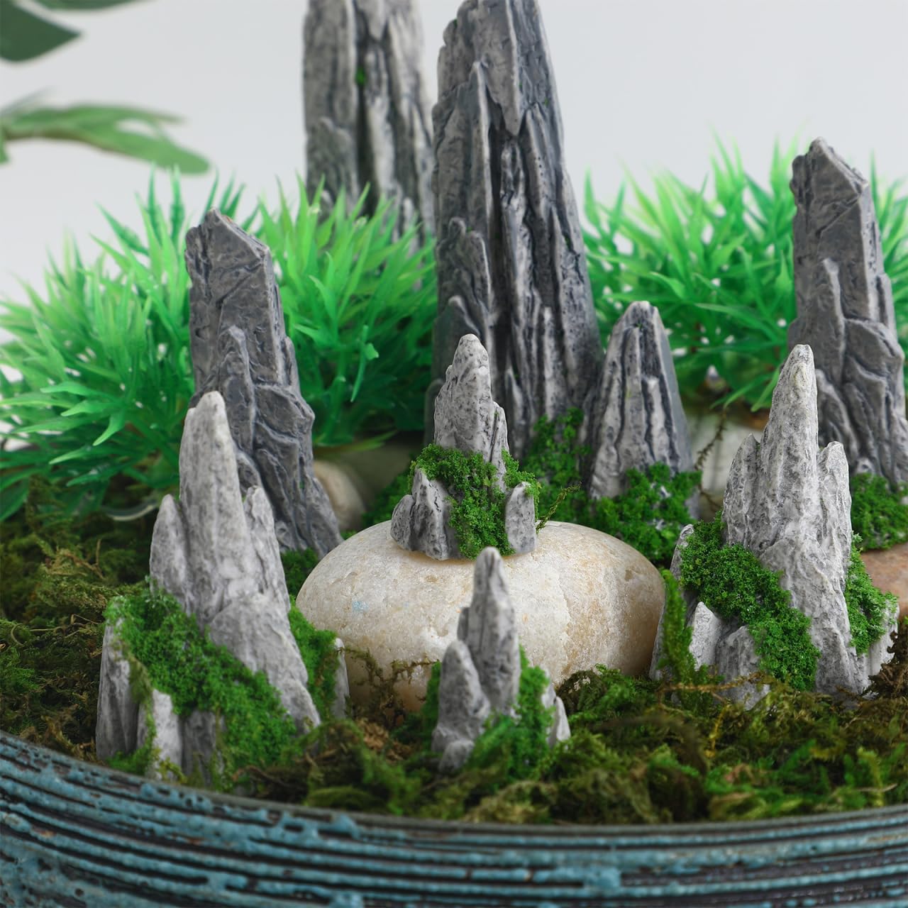 Amosfun Kunstharz-Stein-Ornamente für Aquarium, verschiedene Höhen, künstliche Bergdekoration, realistische Miniatur-Steine für Aquarien, Terrarien und Bonsai (2,5–7,5 cm), 8 Stück