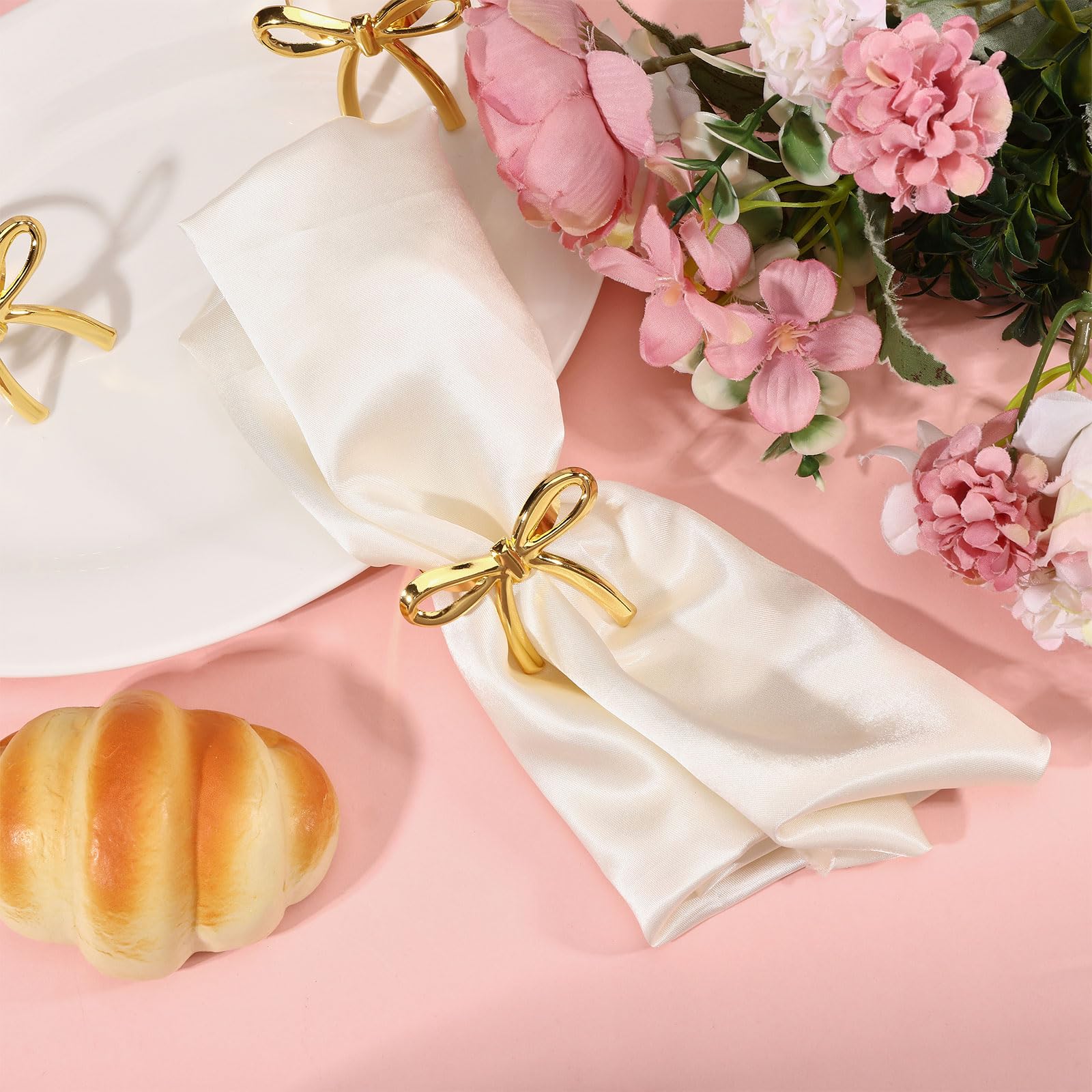 FREEBLOSS Lot de 30 ronds de serviette dorés en métal avec nœud - Accessoires de décoration de table pour fête de mariage - 5,7 x 4,7 cm