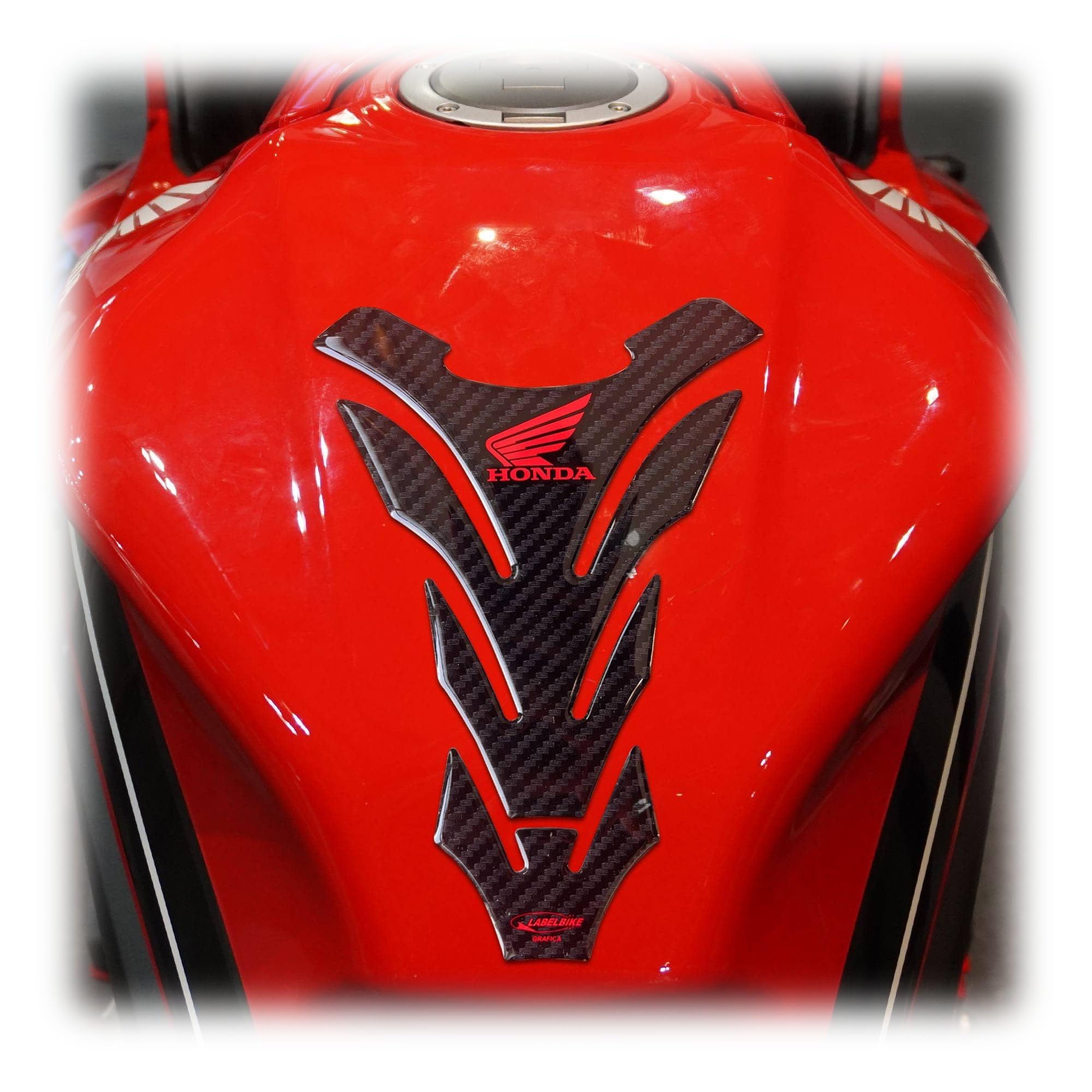 LABELBIKE - Autocollant 3D Moto Réservoir avec Licence Officielle Honda Protection et Décoration en Résine - Effet Carbone et Logo Honda Couleur Rouge