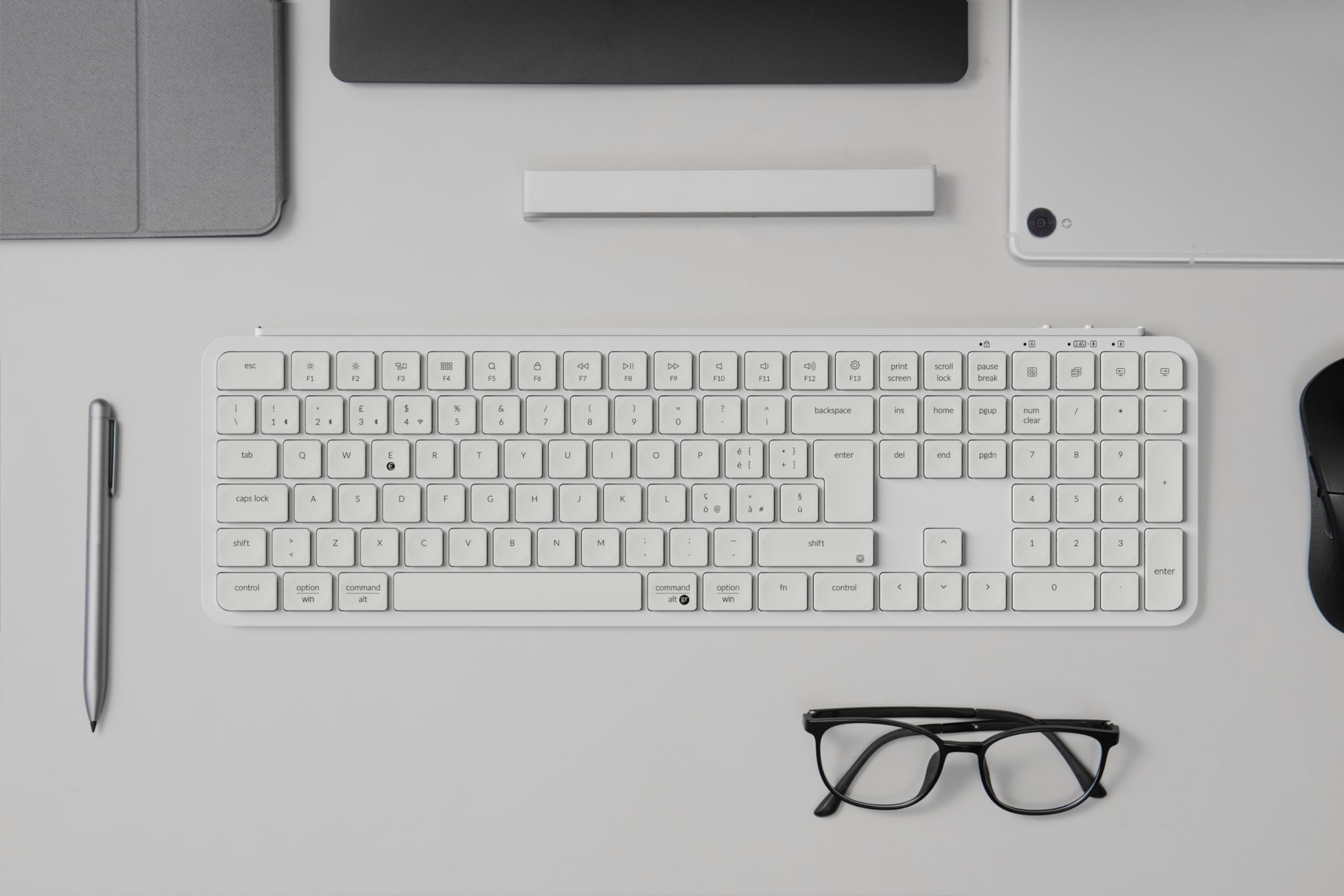 Keychron B6 Pro Tastiera Wireless Ultra-Sottile 100% AZERTY, Programmabile Con ZMK, 2.4GHz/Bluetooth 5.2/Cablata, Per Mac/Windows/Linux, Bianco Avorio