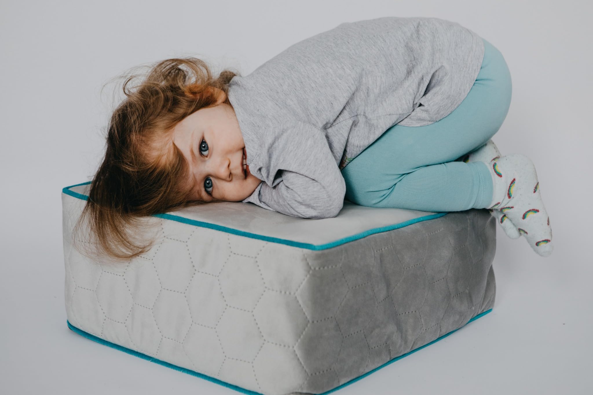 Kangu Cojín de lactancia elevador – Cojín de apoyo para lactancia y alimentación del bebé – Cojín ergonómico para mamá – Suave, antideslizante y estable – Perfecto para sofá, cama y