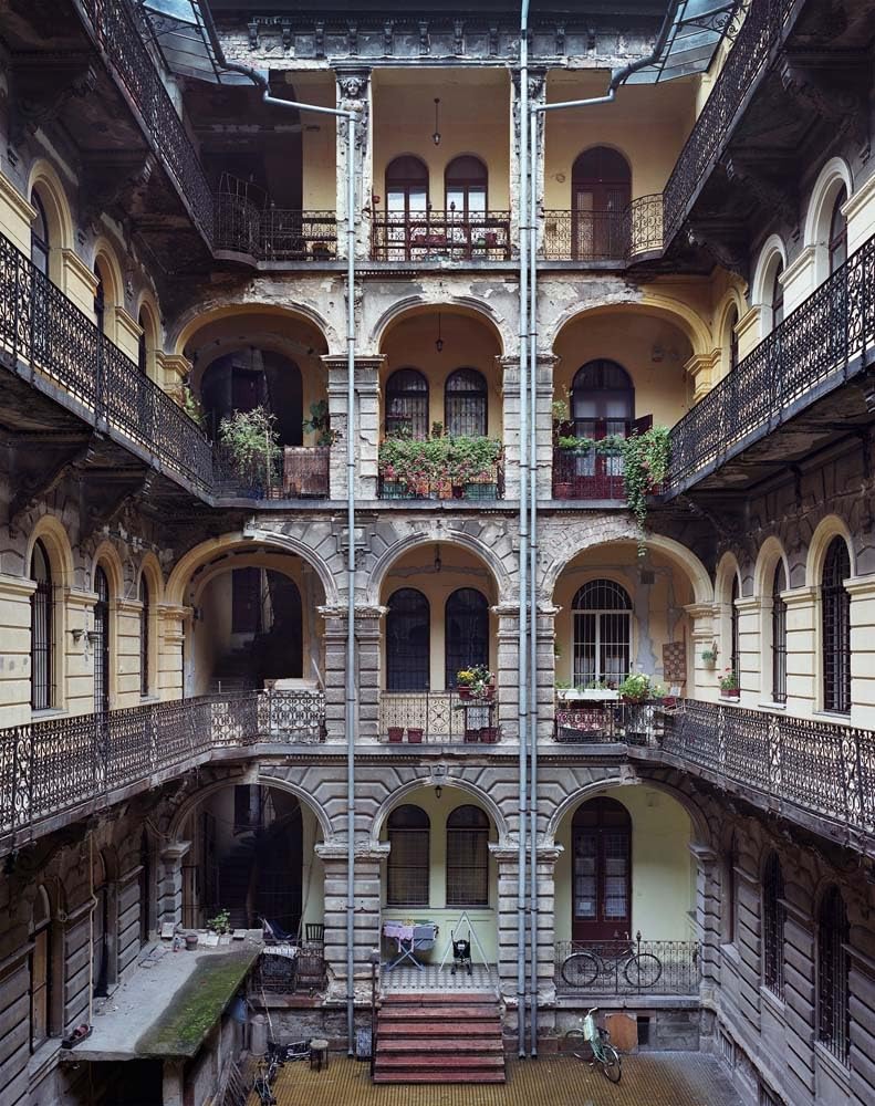 Budapest courtyards Marchand Meffre cadeau idéal passionné voyage