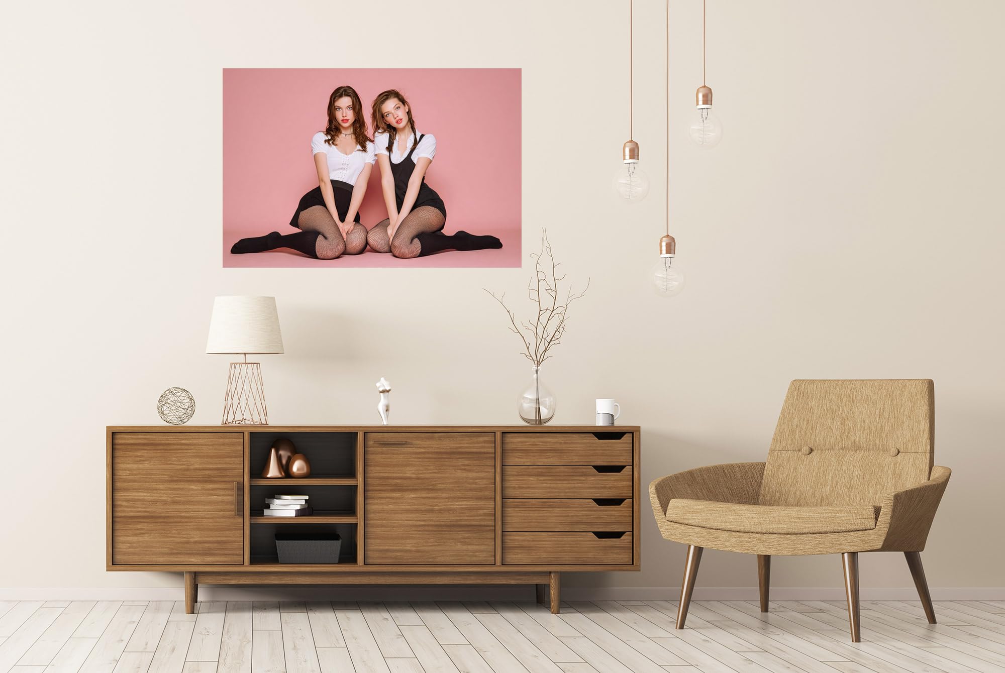 islandburner Prime Poster Dos Mujeres Jóvenes En Ropa Negra Sobre Fondo Rosa - Póster 130 x 90 cm
