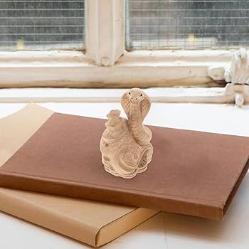 (20250113-08)木製 蛇と木の彫刻 装飾品 Amazon.co.jp: MUCKLILY 蛇の木彫り 年 装飾品 小さな蛇の置物
