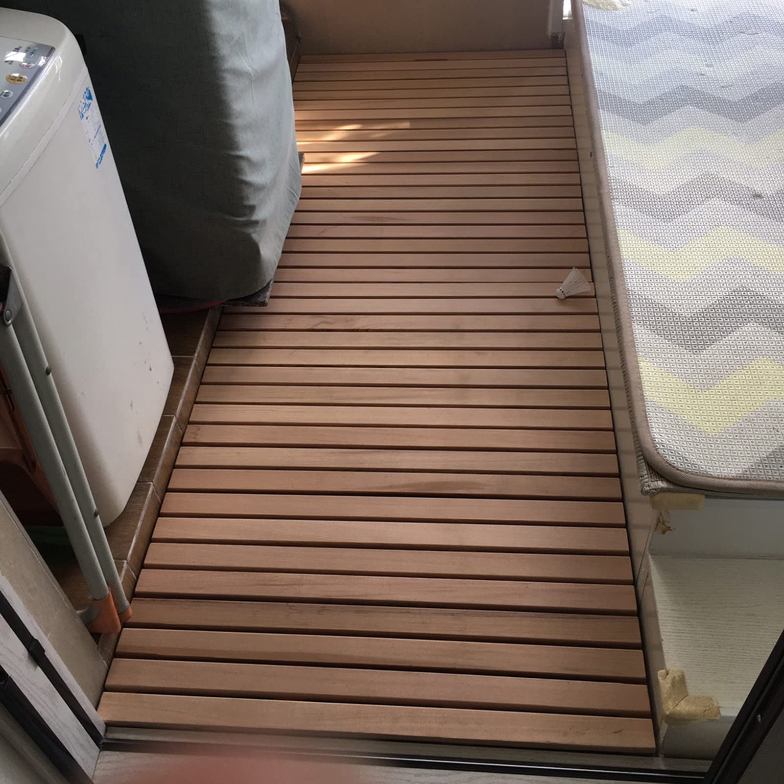 Badematte, rutschfeste Duschmatte, Badezimmermatte, natürliche Holz-Duschbadematte, rutschfeste, ausgehöhlte, atmungsaktive Badezimmer-Abtropffläche, wasserdichtes Balkon-Gartenpedal. Benutz