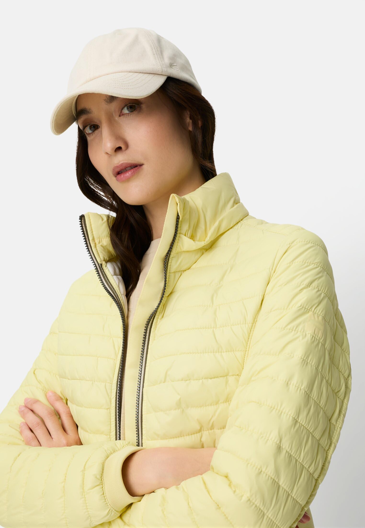 camel active Damen Steppjacke mit Kapuze | Gefütterte Jacke mit abnehmbarer Kapuze | winddicht und wasserabweisend