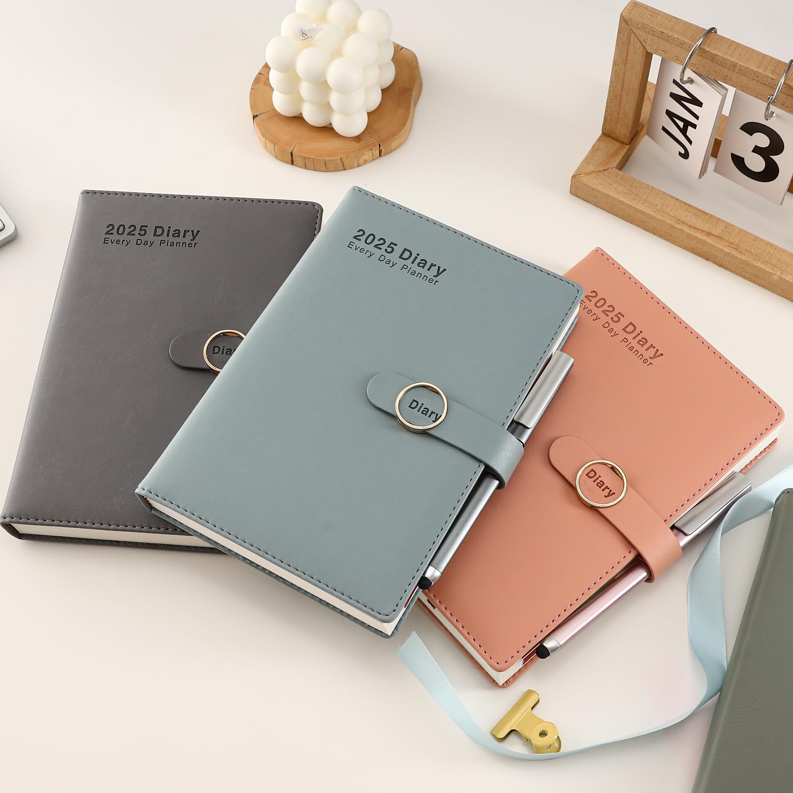 Mljtoyo Agenda 2025, 2025, formato A5, pagina al giorno, planner mensile settimanale con penna, agenda giornaliera con adesivi, 3 segnalibri, tasca posteriore, linguette mensili colorate, agenda