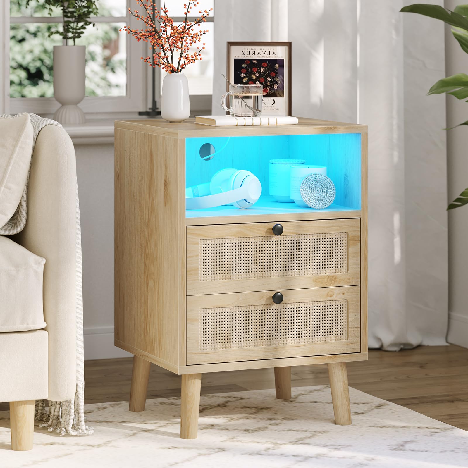 AOGLLATI Comodino Rattan Set di 2 con 2 Cassetti e Scomparto Aperto, Comodino Piccolo con Luci LED, Comodini in Legno Tavolo Laterale Stretto con Gambe in Pino per Soggiorno, Camera da Letto