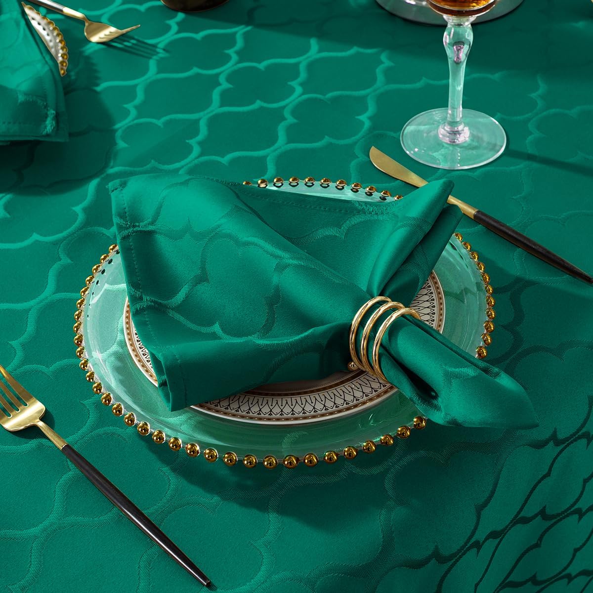 SASTYBALE Christmas Cloth Napkins 20 x 20 Inch, Flower Pattern 4 Pieces Solid Washable Comfortable Napkins for or Xmas Holiday Party Decor (Green, 20” X 20” Napkin)