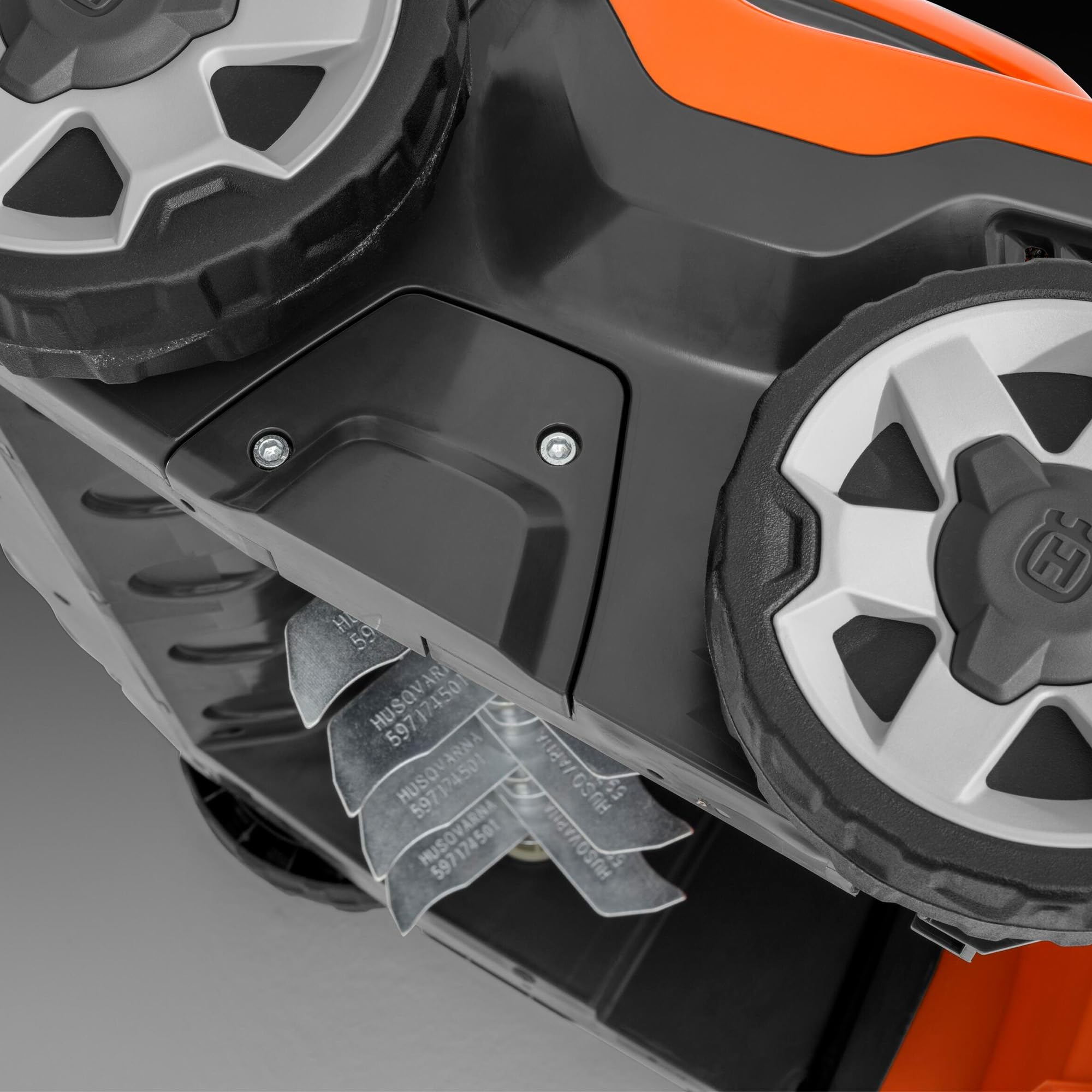Husqvarna S138i Wertykulator Akumulatorowy | 36V, szerokość robocza 37,5 cm, regulowana głębokość