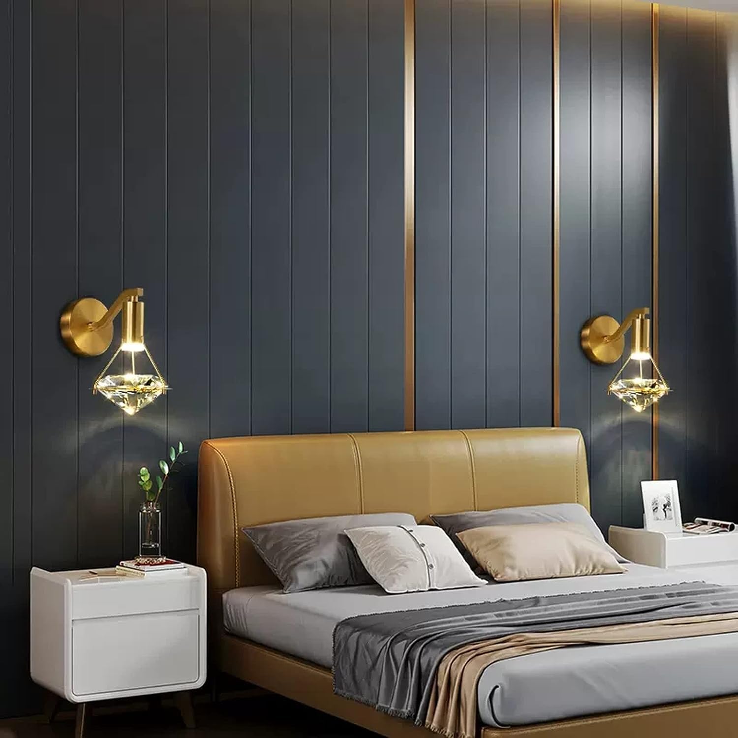 Applique da Parete in Cristallo per Interni in Rame Spazzolato con Decorazione LED in Ottone E Vetro Dorato A Forma di Diamante Ideali per Soggiorno Camera da Letto E Comodino