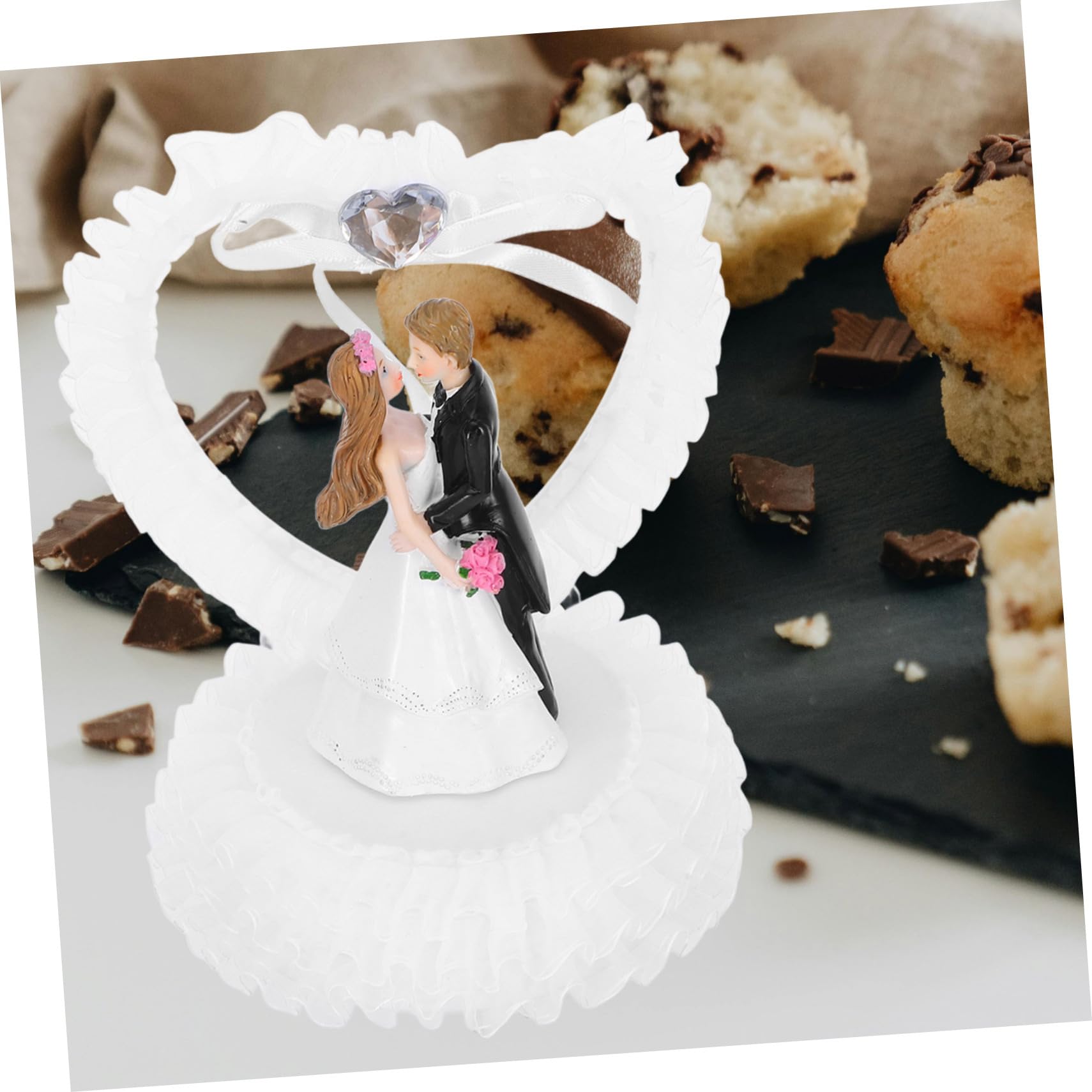 Harz Paarstatue Hochzeitspaar Figur Weiß Dekorative Hochzeitsdekoration | Abschluss Geschenk, Romantische Deko für Hochzeitstorte und Festtafel, Kunstharz mit Kunststoff Details