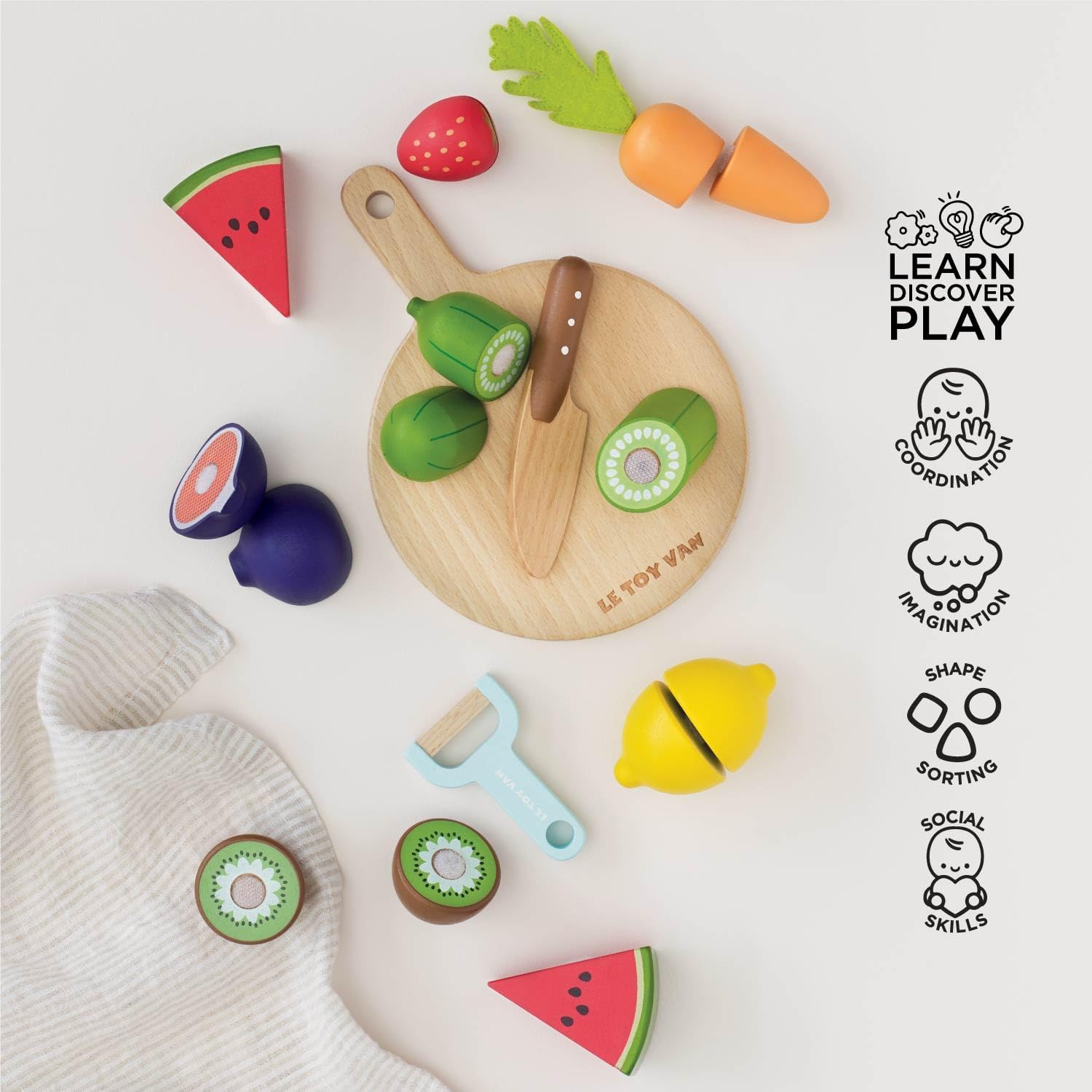 Le Toy Van - Wooden Chopping Board and Super Food Set | Perfect for Supermarket, Food Shop or Cafe Pretend Play – Suitable for Boys & Girls Age 24+ Months