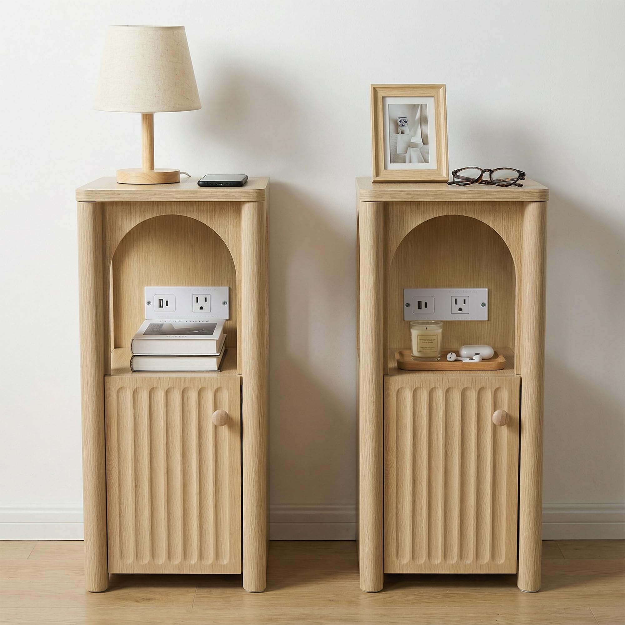 Lot de 2 tables de chevet étroites en bois avec station de charge pour chambre