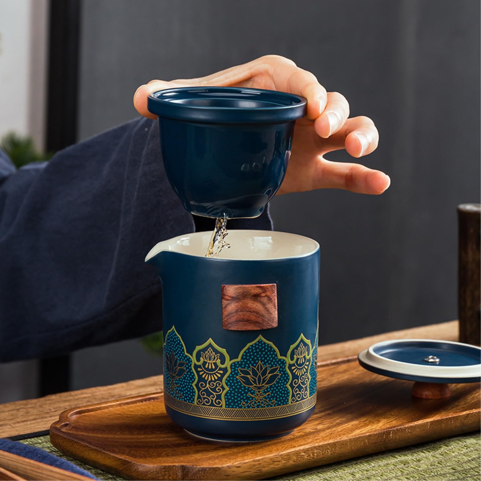 Juego de té clásico japonés con tres tazas en una olla, juego de té rojo con tres tazas en una olla