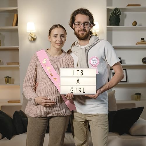 Miniatura 5 de Vibkow 2 piezas de decoración de baby shower, banda amarilla de mamá y papá para ser amarillo, insignia de hojalata para bebé, regalos de fiesta de