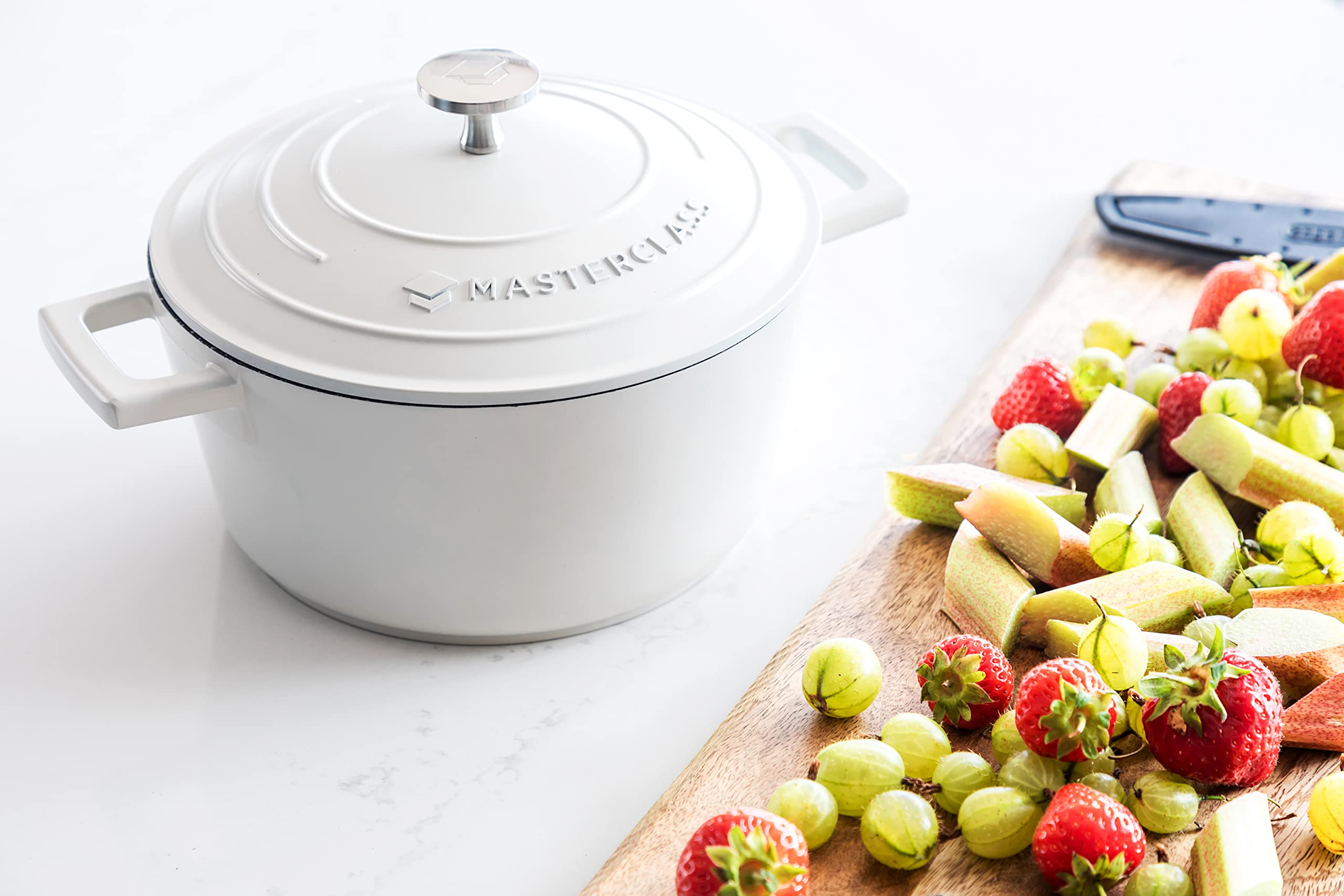 MasterClass Petite cocotte avec couvercle 2,5L/20 cm, en fonte d'aluminium légère, adaptée à la plaque à induction et au four, crème