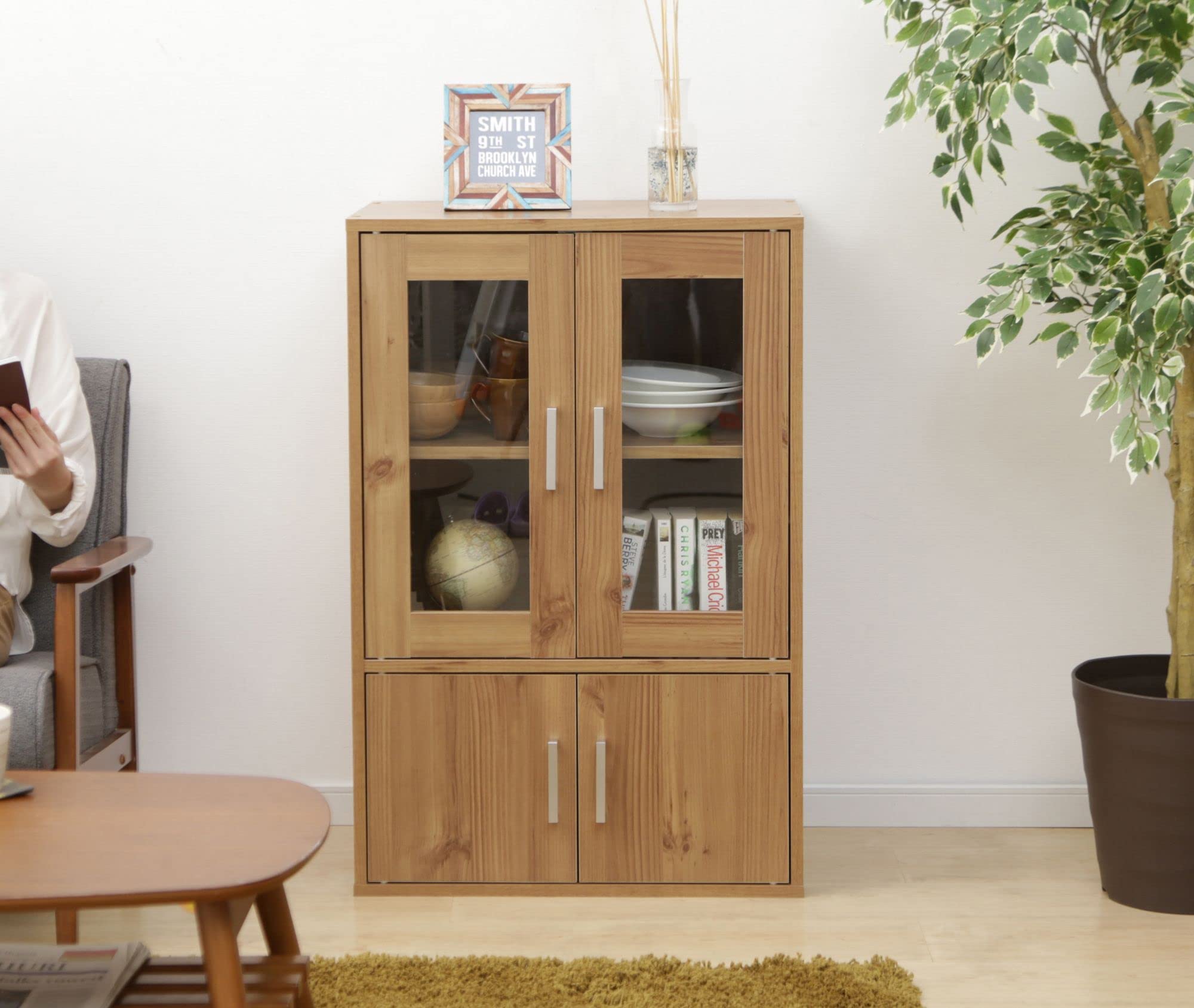 Iris Ohyama, Vetrina/Armadio con mensole e maniglie per ante/Armadio in legno/Scaffale per libri con ante, Ripiano regolabile in altezza 3,2 cm, Cucina, Soggiorno - Cabinet - GKN-9060 - Marrone chiaro