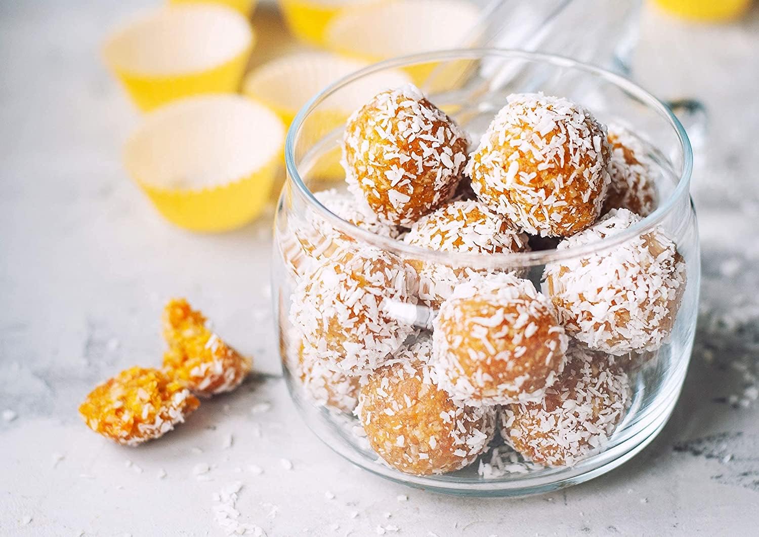 Food to Live - Organic Shredded Coconut, 4 Pounds Non-GMO, Unsweetened Coconut Flakes, Desiccated, Medium Shreds, Kosher, Vegan, Bulk. No Sulfites Added. Rich in Dietary Fiber.