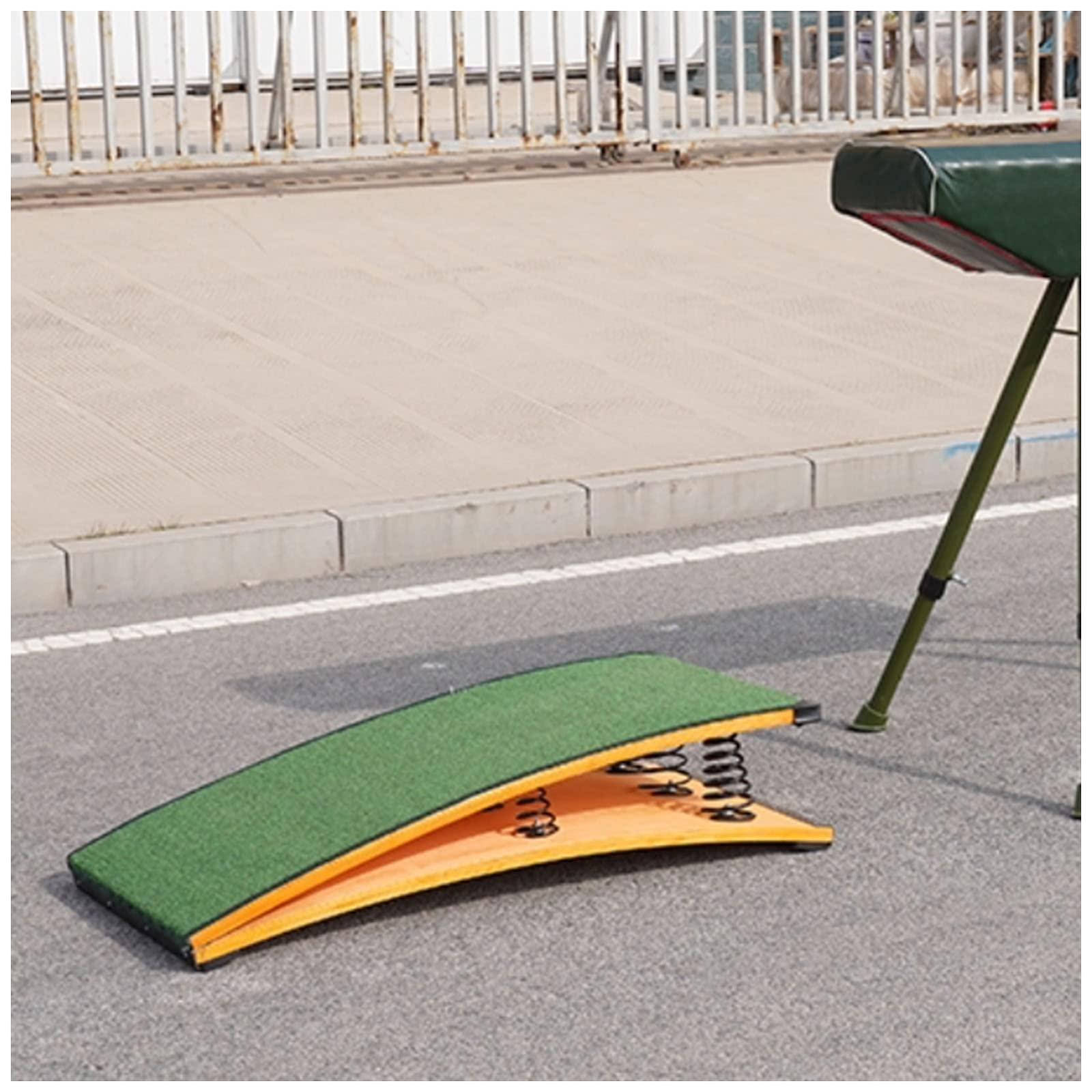 trampolina gimnastyczna dla dorosłych i dzieci, wytrzymały sprzęt pomocniczy, elastyczna deska z 9 sprężynami, do treningu sztuk walki, rozmiar 60 x 120 cm