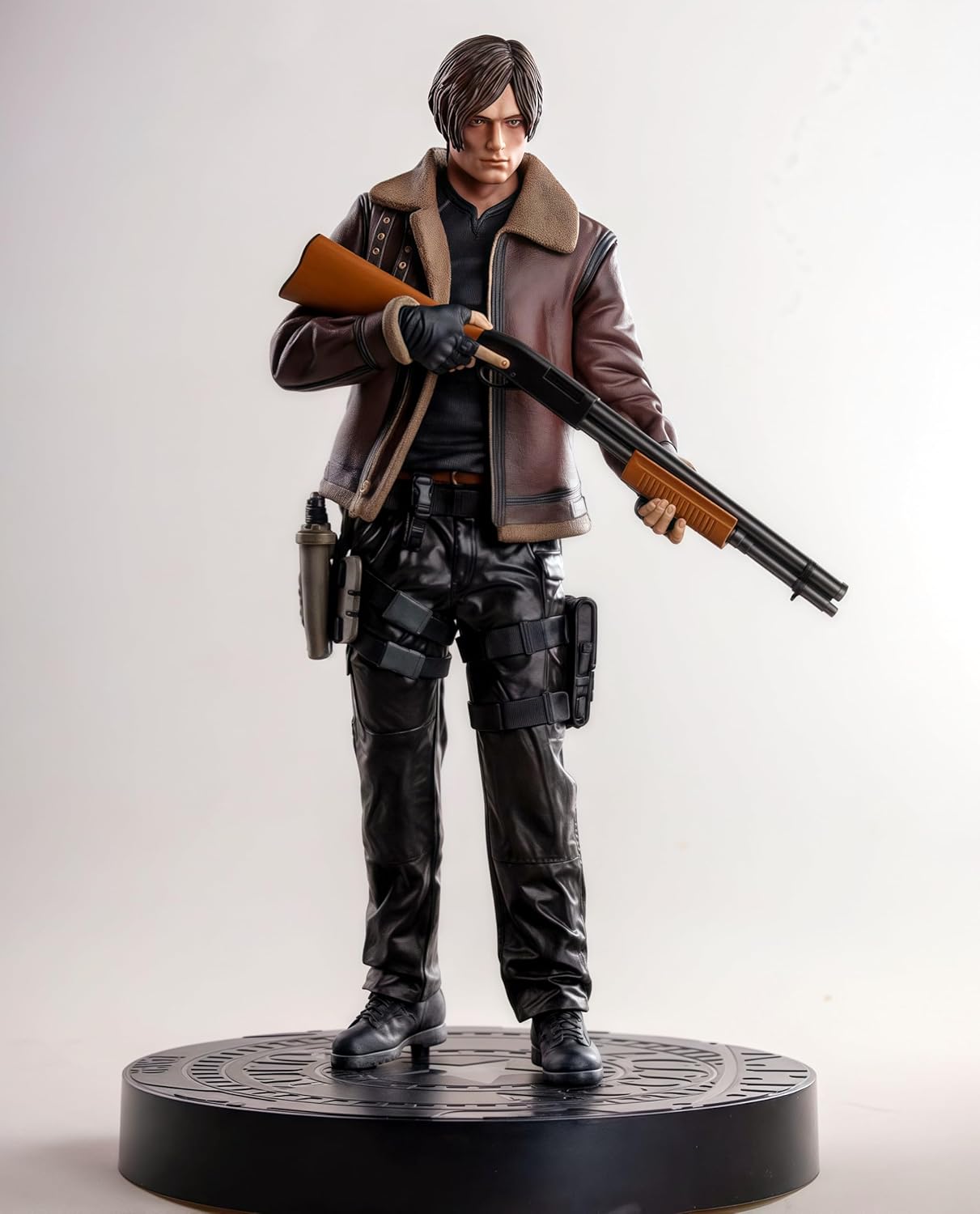 【入荷極小！新作】バイオハザード4 リメイク レオン·S·ケネディ 29cm 1/6 マスターピース コレクタードール レザージャケット スペシャル