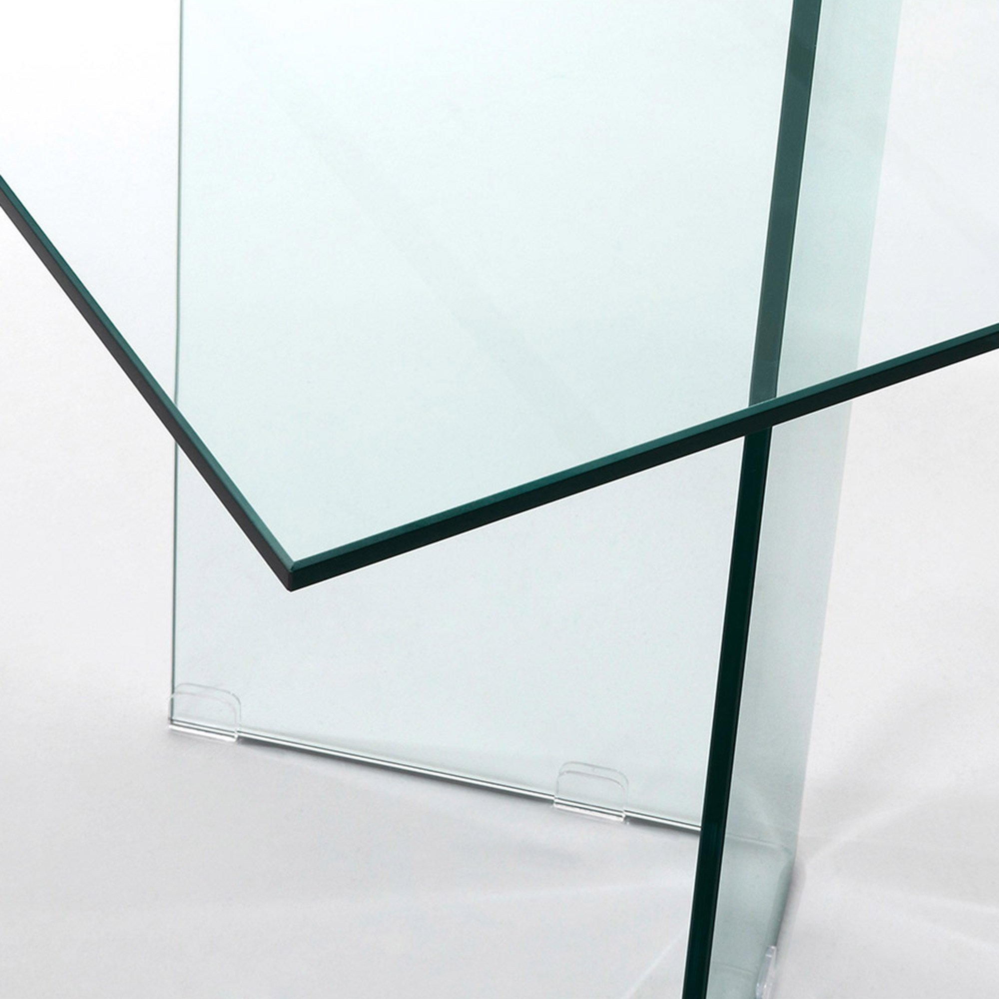 Transparenter Tisch aus gehärtetem Glas, 180 x 77,5 x 90 cm.