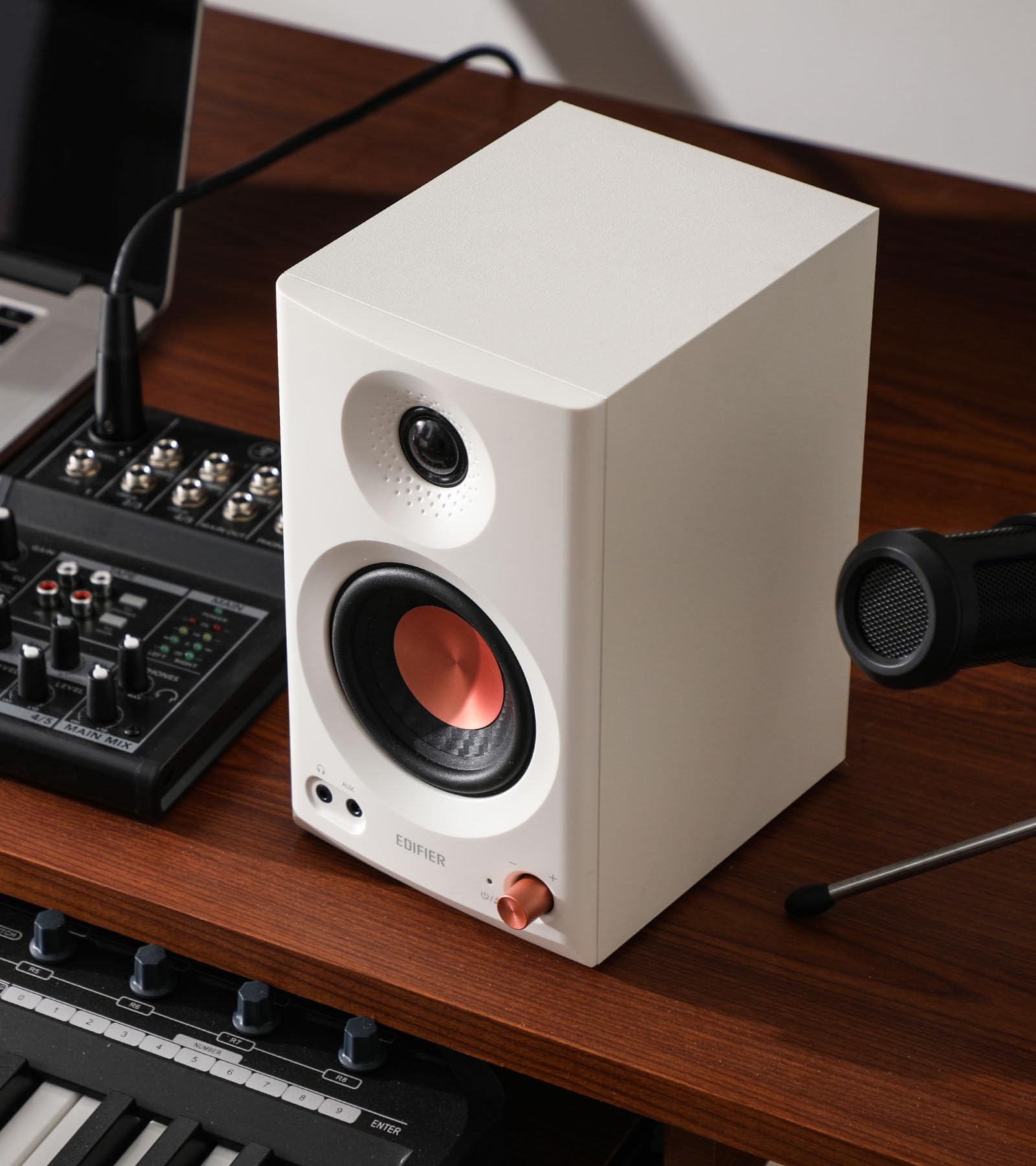 Edifier MR3 - Altavoces de Estudio compactos 2.0, Hi-Res Audio, Bluetooth V5.4, Controles físicos, RCA, AUX, Aplicación móvil, 2x18W, Blanco