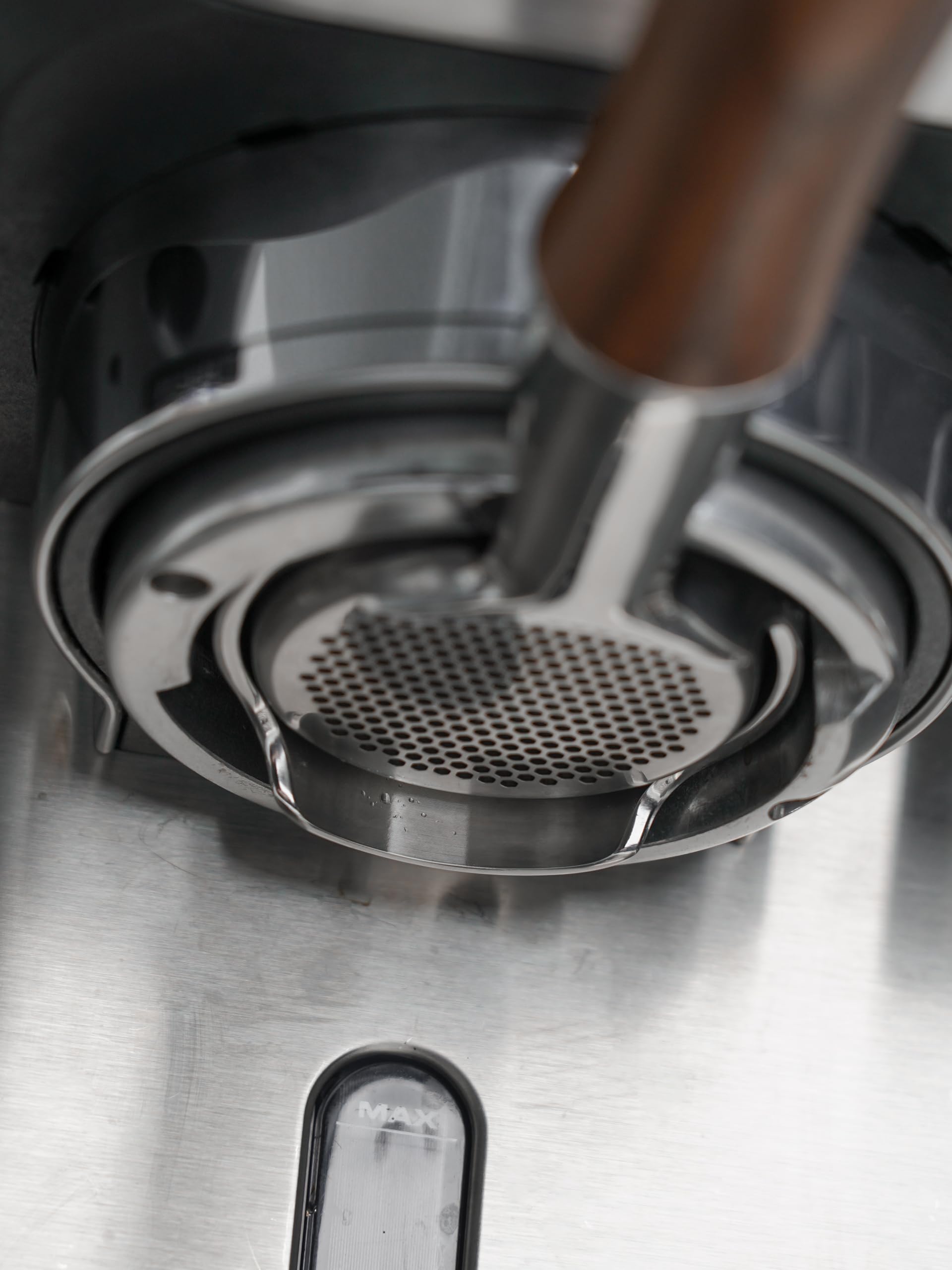 Normcore Portafiltro delgado de 58 mm con cesta de precisión de alta extracción de 18 g, mango de nogal americano genuino para máquinas Breville Sage de 58 mm