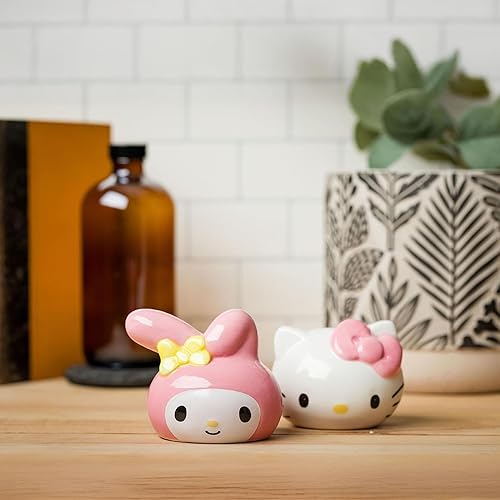 Miniatura 8 de Silver Buffalo Sanrio Hello Kitty And My Melody 3D Sculpted Ceramic Salt and Pepper Shaker Set Kitty y mi melodía