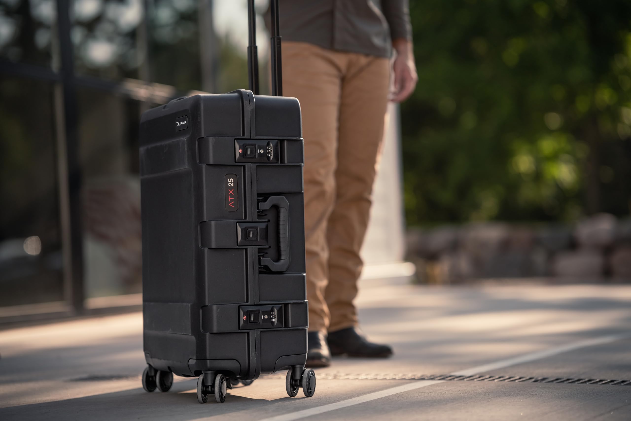 PELI ATX 25 walizka podręczna – walizka premium z twardą obudową, wodoszczelna i pyłoszczelna; 70 l; czarna