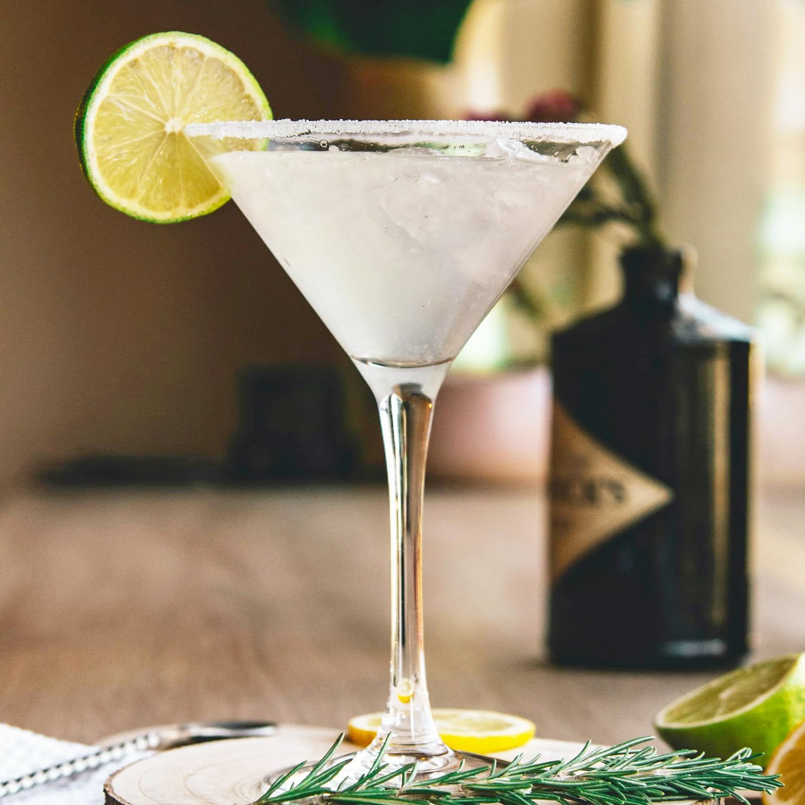 CYEER Lot de 6 Verres à Martini 190ml, Verres à Cocktail Élégants en Cristal Sans Plomb, Forme en V Classique pour Espresso Martini, Cosmopolitan et Manhattan, Résistants au Lave-Vaisselle
