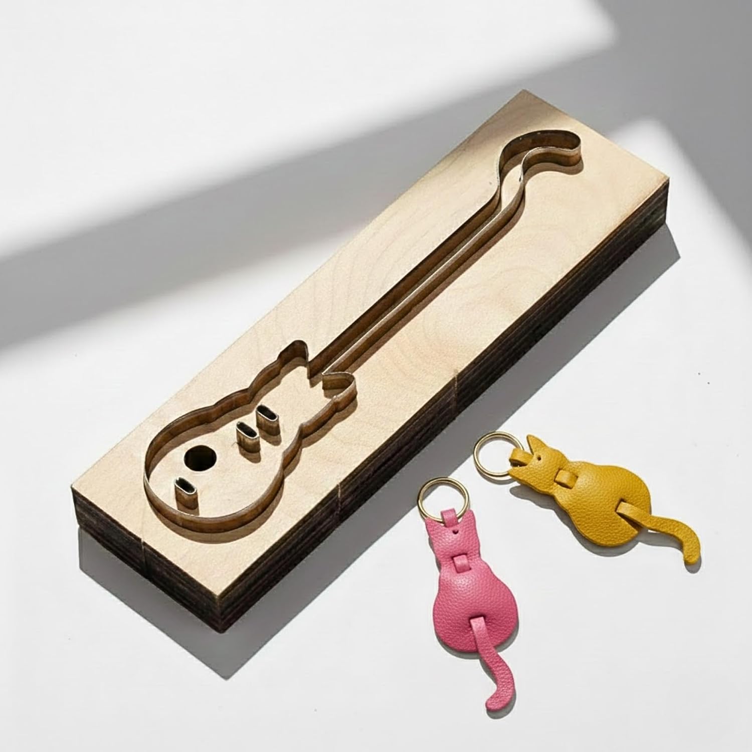 Clicker Dies Cut Shape for Leather – Creative Wooden Punching Die Cut Cat Mold, Handcraft Template DIY Tool Cutter, Cutting Strap Leathercraft Stencil Craft Tools Knife Mould for Keychain Bracelet