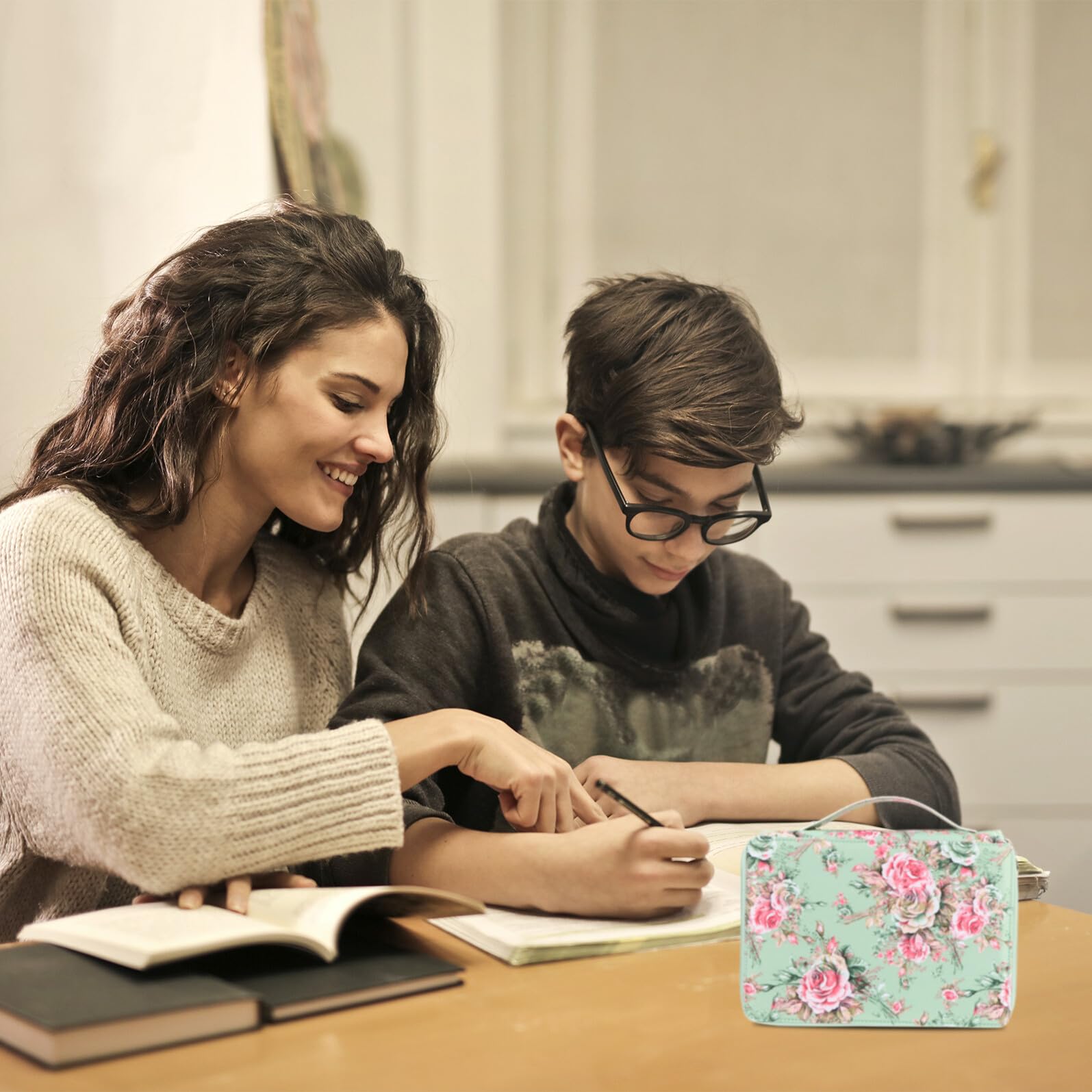 Ipetboom Astuccio Grande Capacità in PU Ecologico con Zip Liscia Organizer per Matite da Disegno e Penne Astuccio Scuola con Scomparti Verde e Rosa
