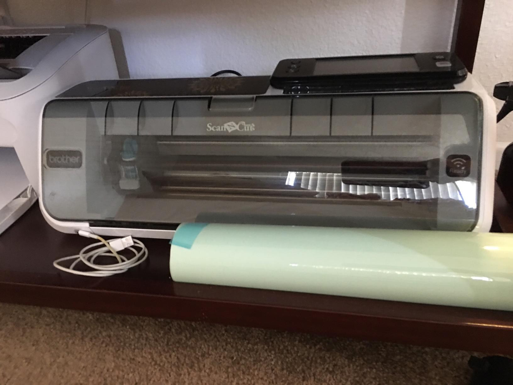 7 Best Vinyl Cutting Machines Reviews For 2022 [Videos Included]