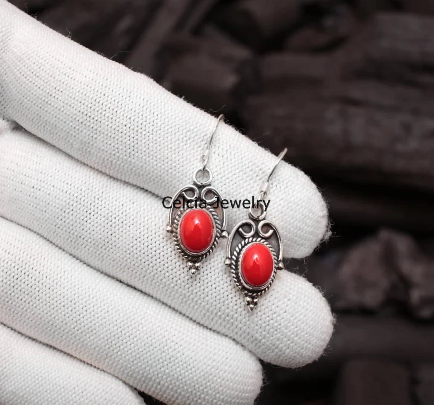 Pendientes colgantes de plata de ley 925 maciza para mujer, piedras preciosas ovaladas de coral rojo auténtico, pendientes hermosos hechos a mano increíbles para ella