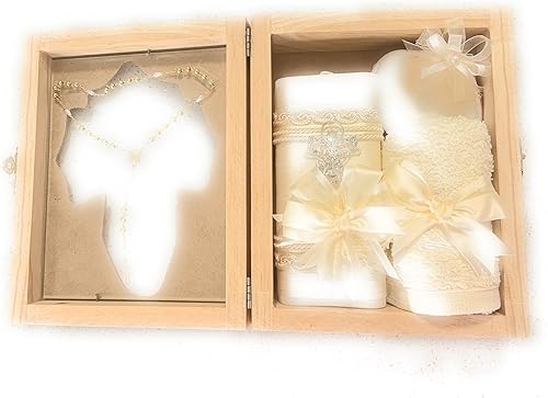 Miniatura 3 de Kit de bautismo católico en caja de madera con toalla, vela, rosario y concha para bebés niños y niñas. Hecho a mano en México Regalo para padrinos.