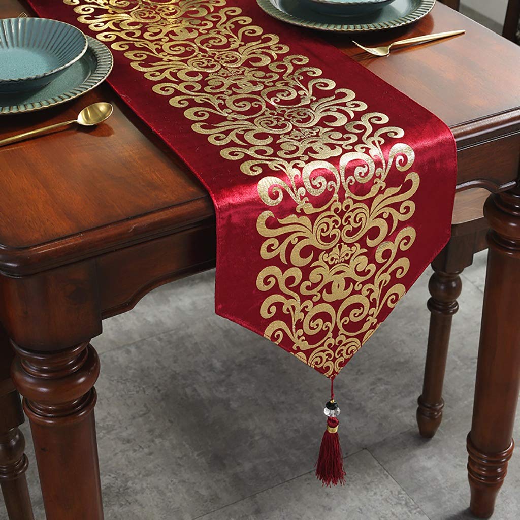 Chemin de table de Noel bordeaux avec pompons pour repas de fete