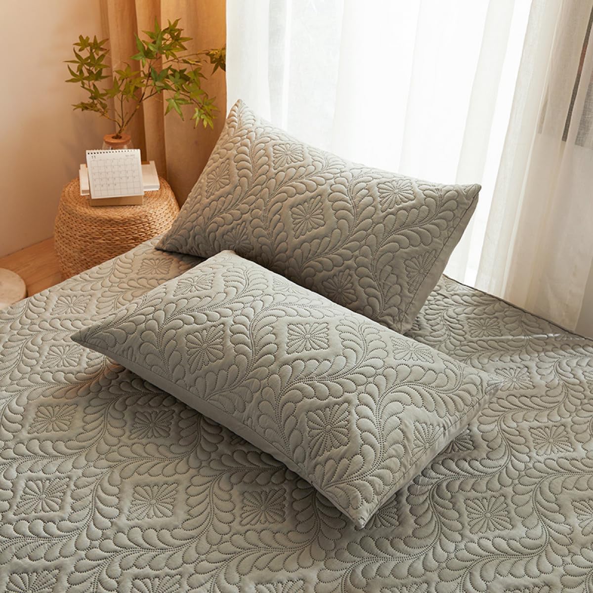 Mattress Protectors Breathable Waterproof Mattress Cover Solid Color Simple Mattress Topper Thickened Anti-Slip Noiseless Fitted Sheet in All Seasons-Green||180x220cm(only Mattress Cover)