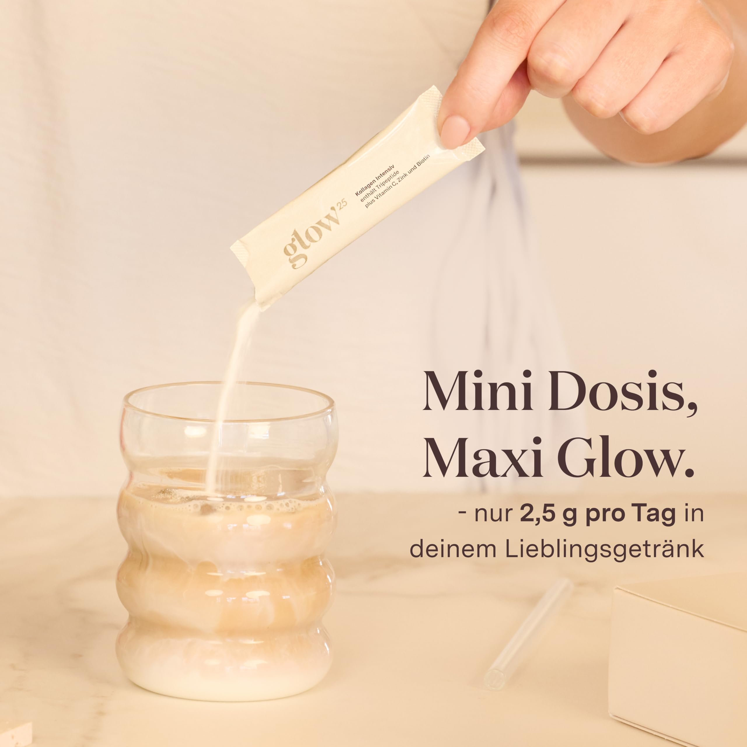 Glow25® Kollagen Intensiv [30 Sticks] – mit Tripeptiden, Vitamin C, Zink und Biotin – Premium Marine Collagen Hydrolysat – Peptide Typ 1 und 3 – Gute Löslichkeit