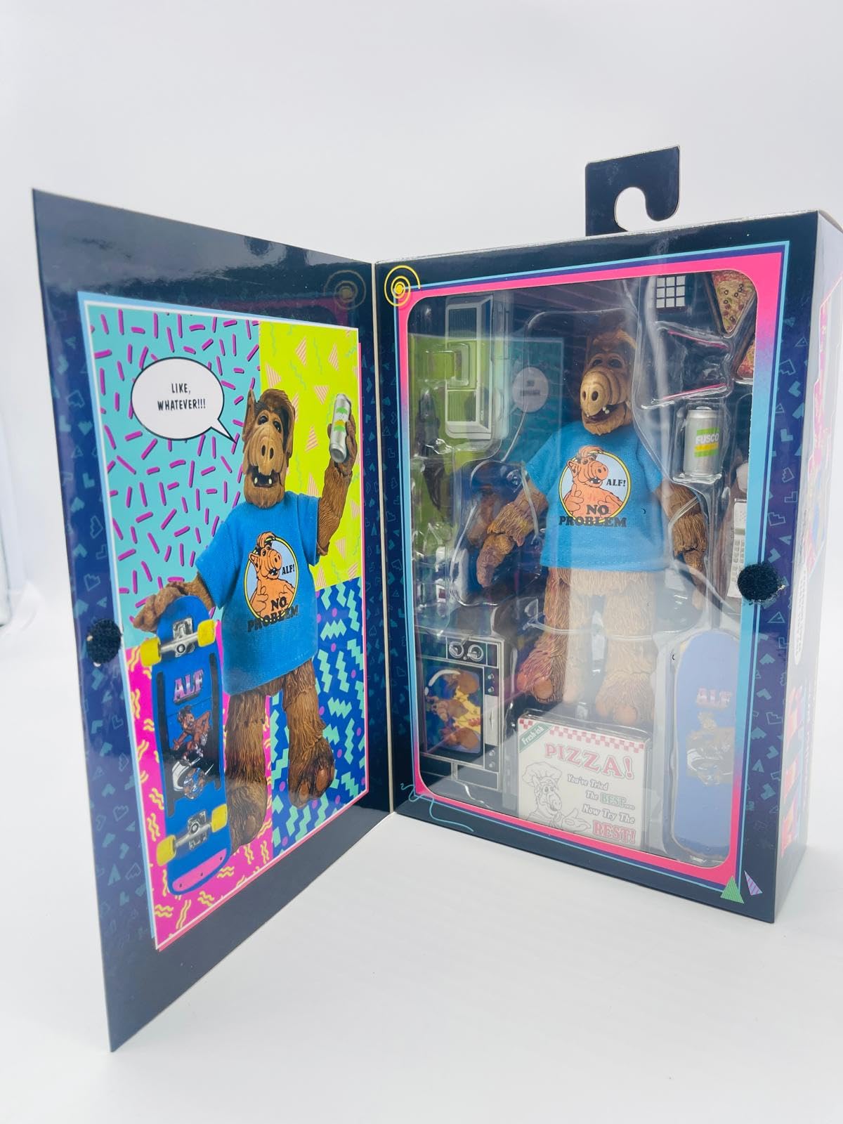 NECA - Escala ALF de 7 pulgadas - Figura de culto de los años 80 con accesorios - Edición retro de la más alta calidad - Aproximadamente 17 cm - Producto con licencia oficial