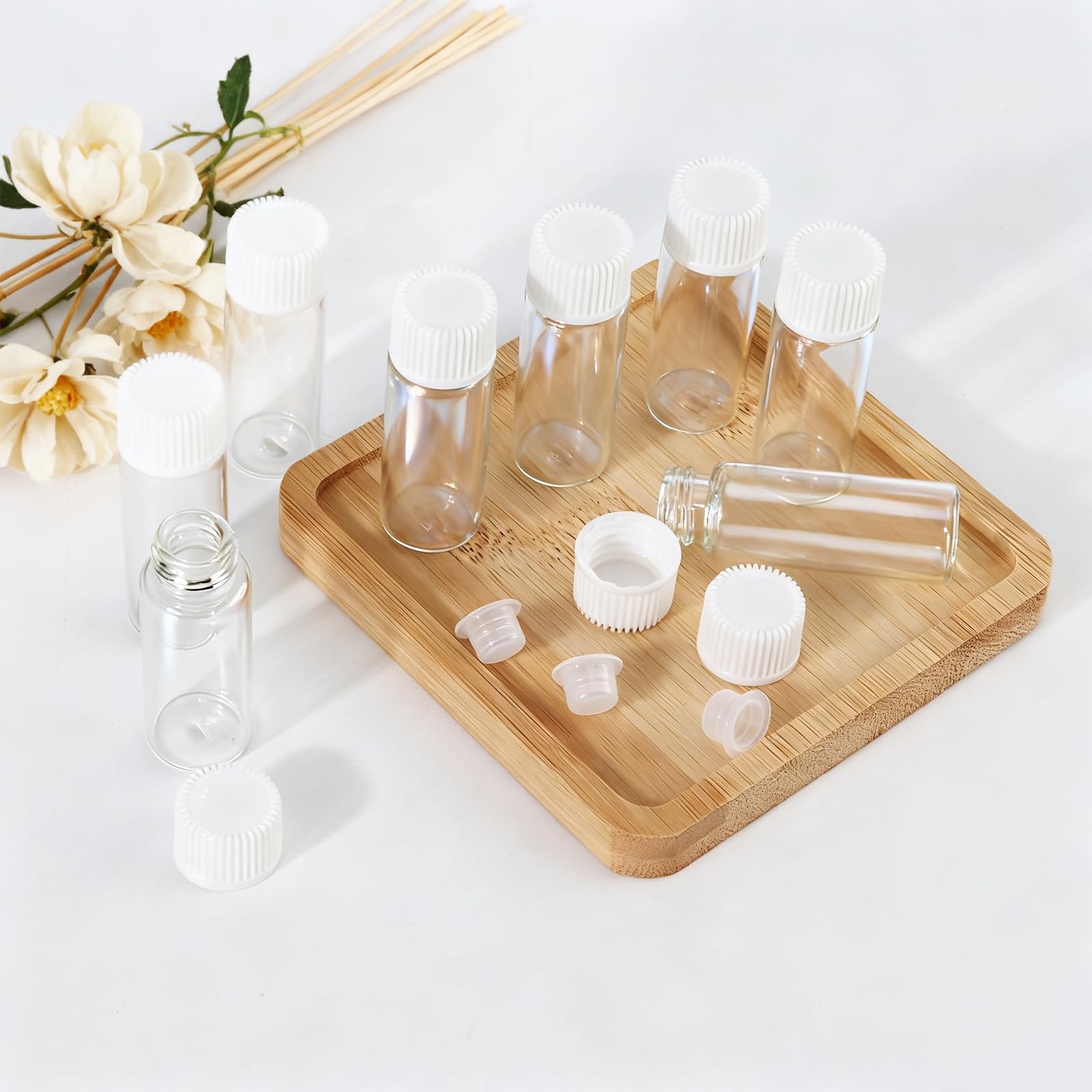 24 Pezzi Piccola Bottiglie di Vetro Campione,5ml Fiale di Vetro Trasparente Essential Oil Sample Glass Bottle Vial con Tappo a Vite in Plastica Contenitore