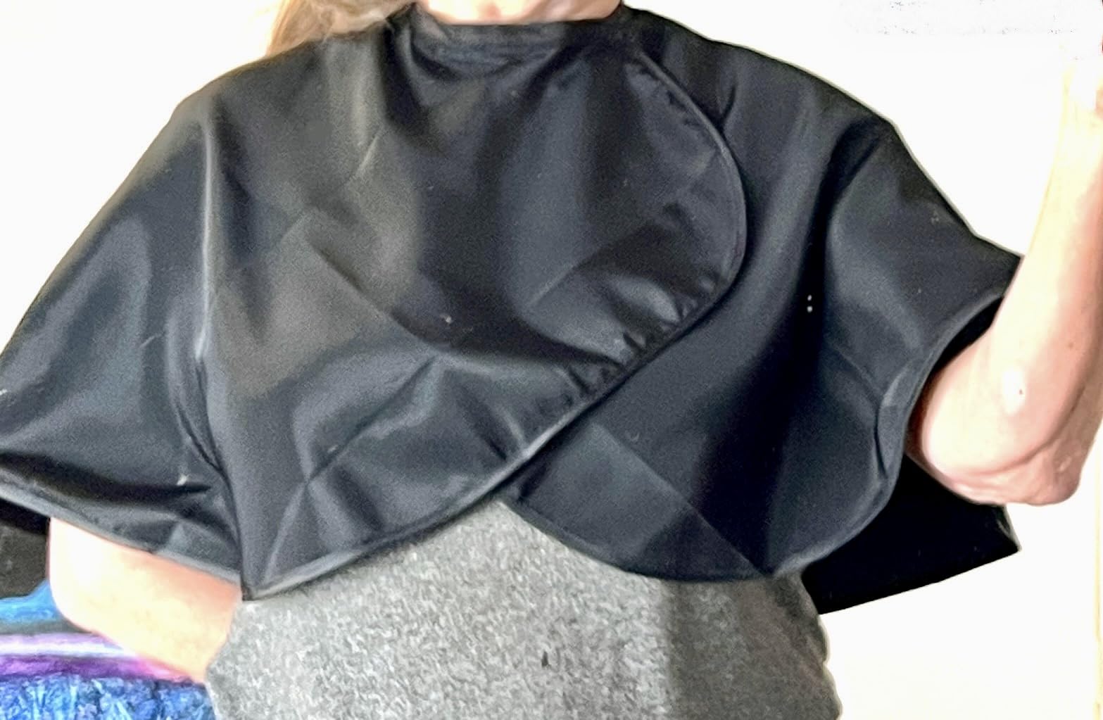 Noverlife Makeup Cape Shortie Makeover Bib Beauty Salon Smock for Clients Comb-out Beard Shaving Hairdressing Shampoo Cape