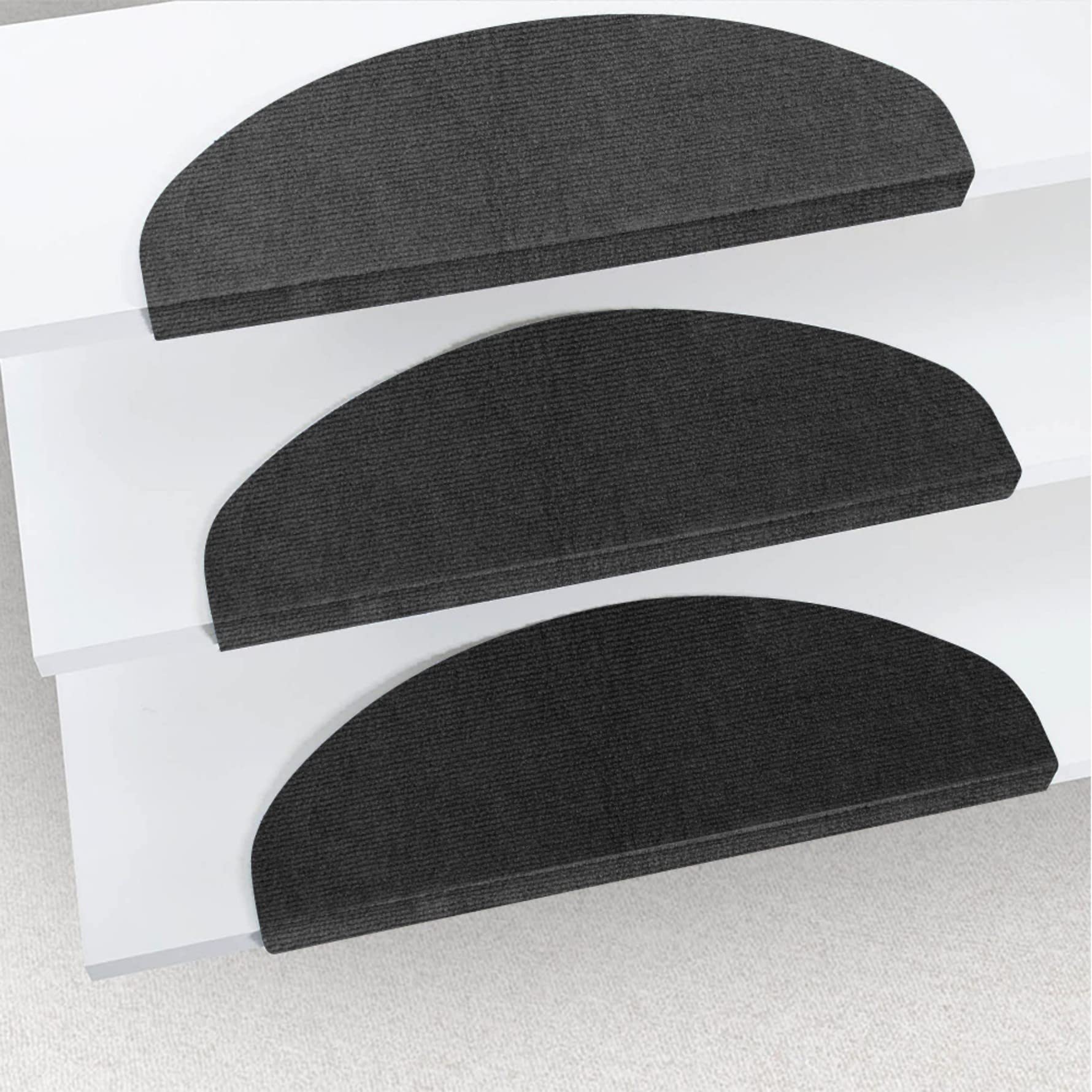 KEVO Set de 15 marchettes d'escalier Surface Confortable et antidérapante,Tapis d'escalier - Protection d'escalier Semi-Circulaire, antidérapant et - Tapis pour marches,65 * 21 * 4cm (Noir)