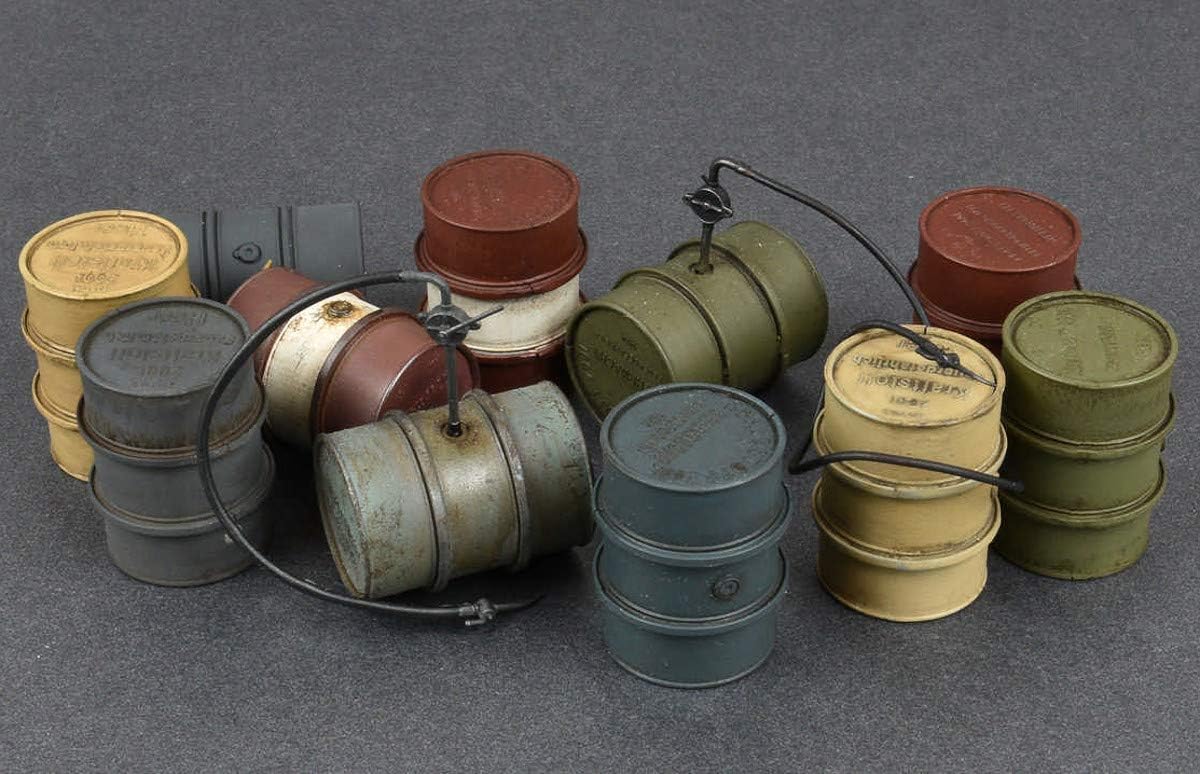 Miniart 1: 35 - German 200L Fuel Drums Set WWII