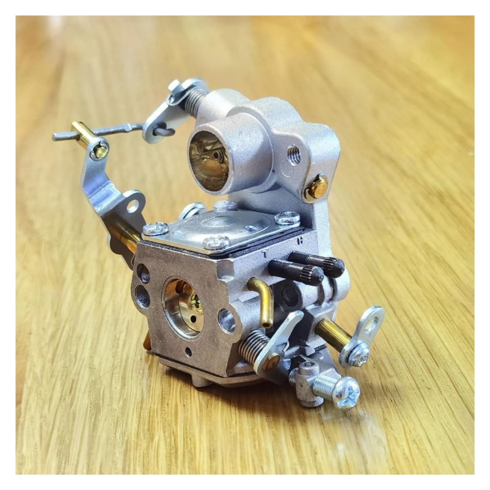 Carburateur C1M-W26C pour réparer une tronçonneuse P3416
