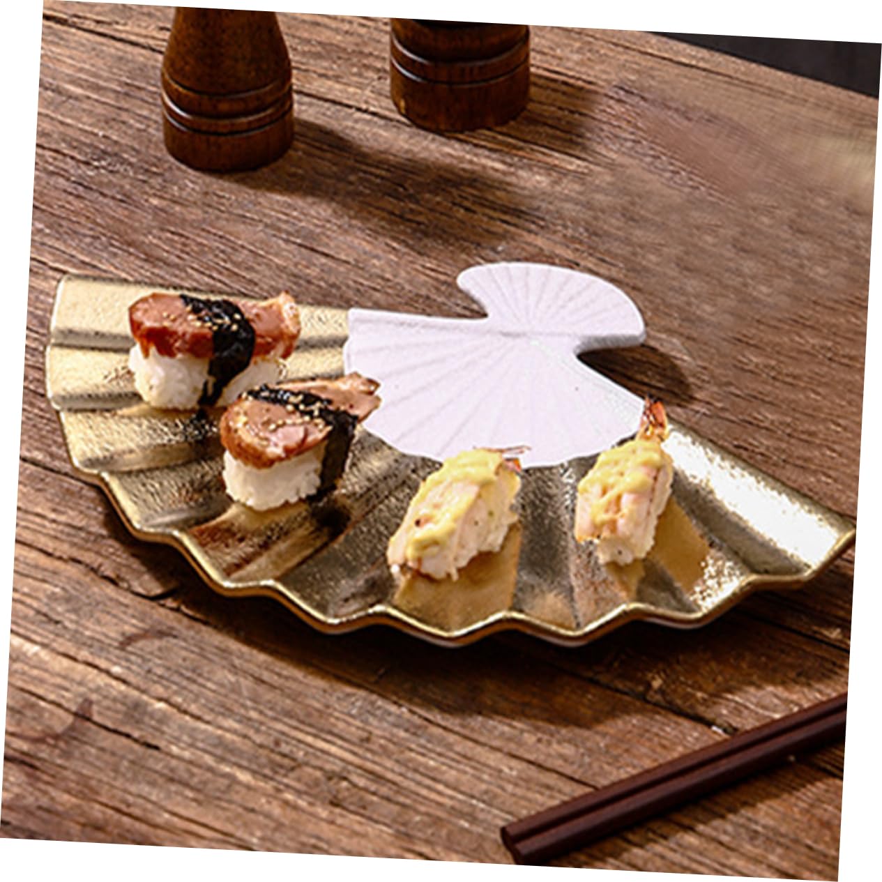 UKCOCO Plateau Utilisation Longue Durée en Céramique de Service à Sushis Forme Éventail Style Japonerie Multifonctionnelle pour Restaurants et Hôtels