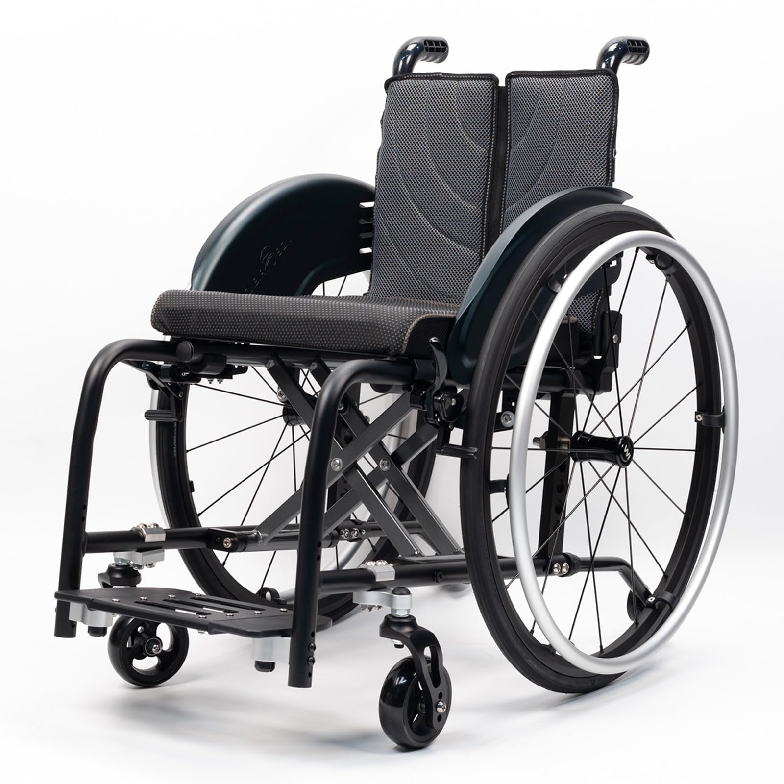 Wózek inwalidzki ze stopu aluminium, lekki, wyposażony w opony terenowe, zdejmowany podnóżek (szerokość: 42 cm)